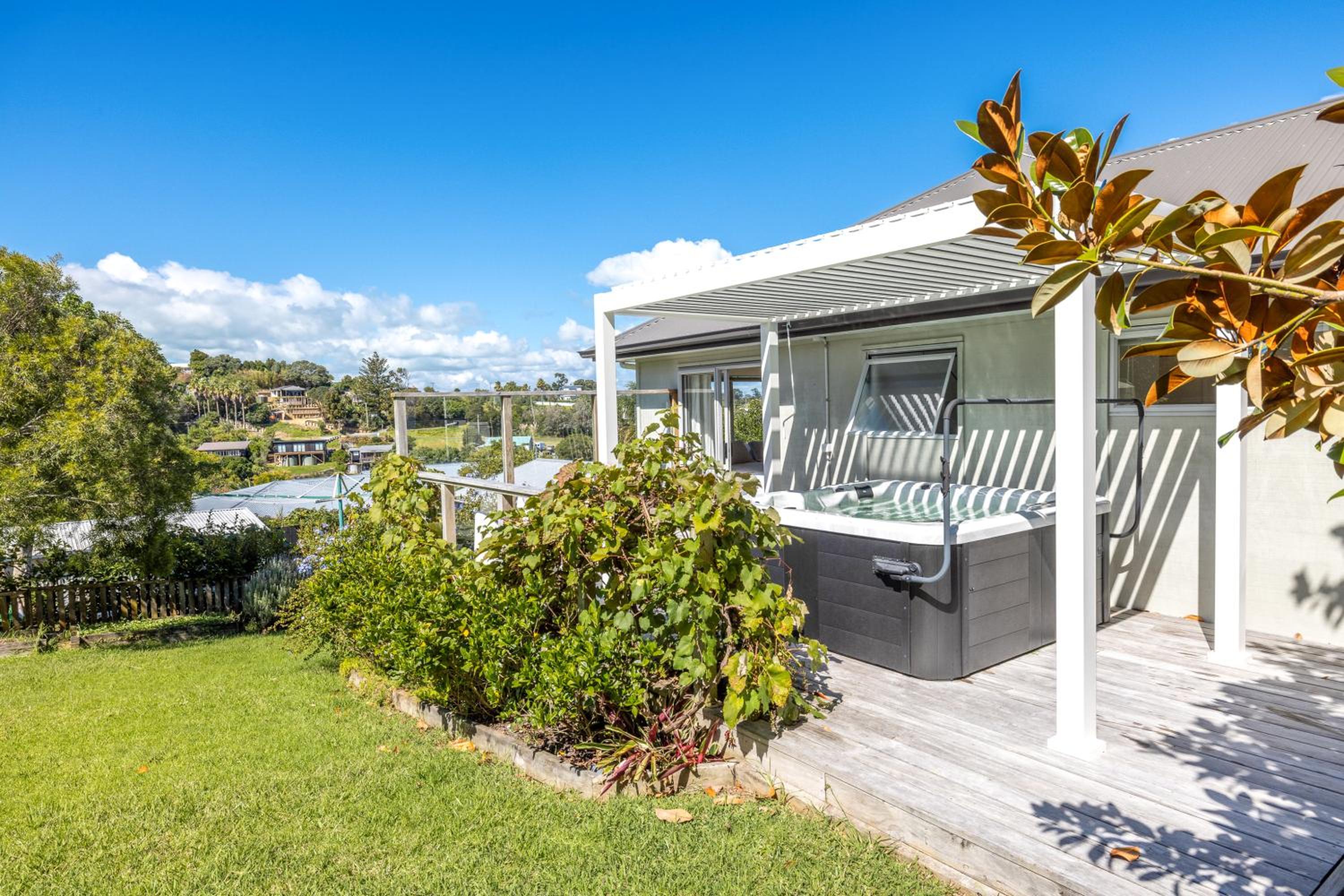 Surfdale Sunspot Spa Escape Waiheke view 2