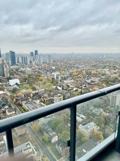 Cozy Condo Near EatonCentre Mall