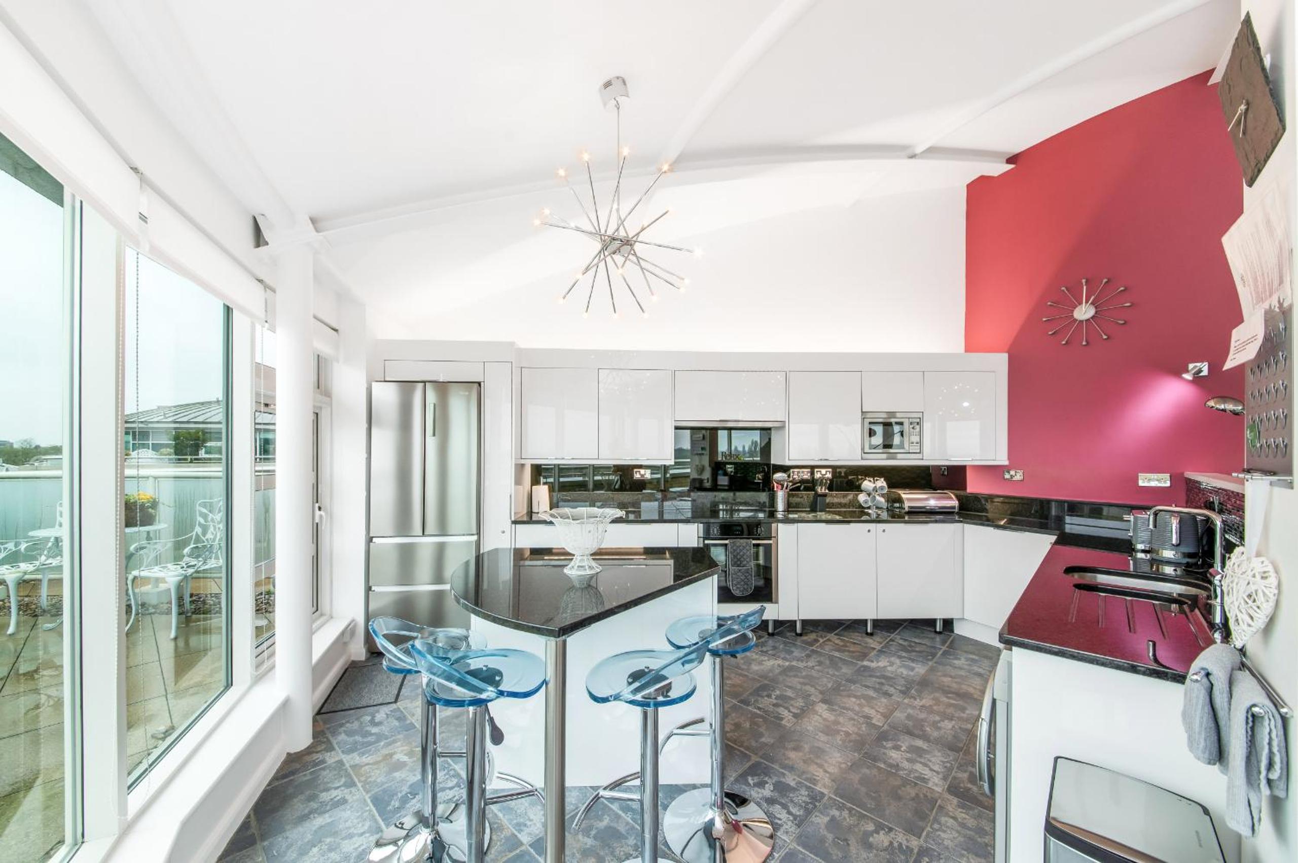 Finest Retreats - The Penthouse at 611 Westgate view 4