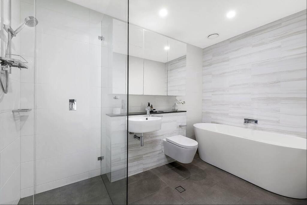 Zetland Delight 2-Bedroom with Pool & Gym