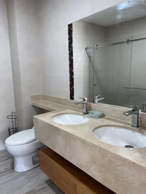 Airbnb Guayaquil, Puerto Santa Ana, Parking view 2