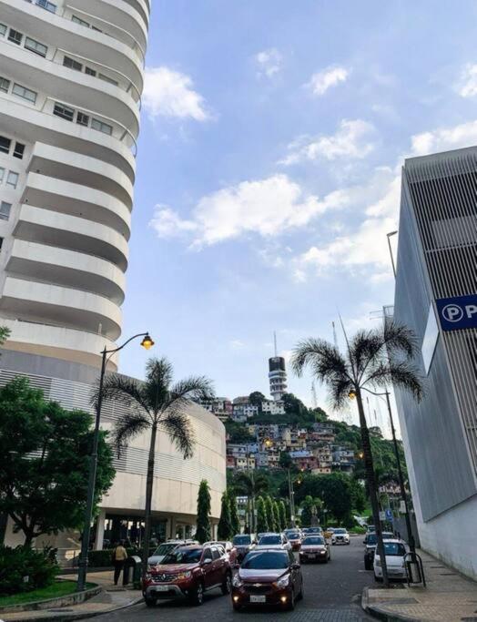 Airbnb Guayaquil, Puerto Santa Ana, Parking view 3
