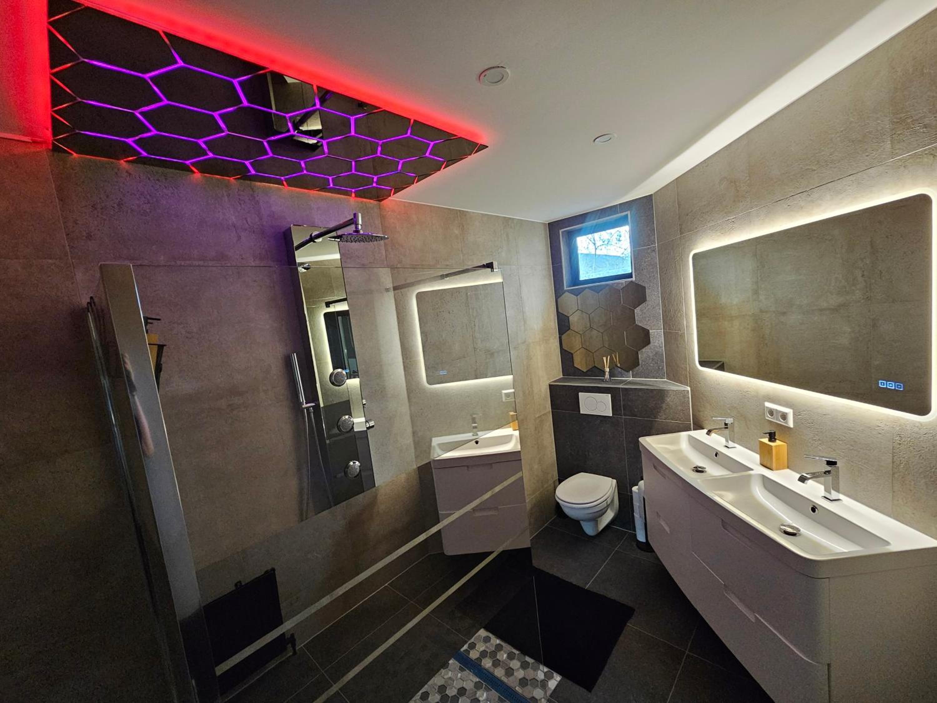 Suite Spa, Jacuzzi & Sauna view 2