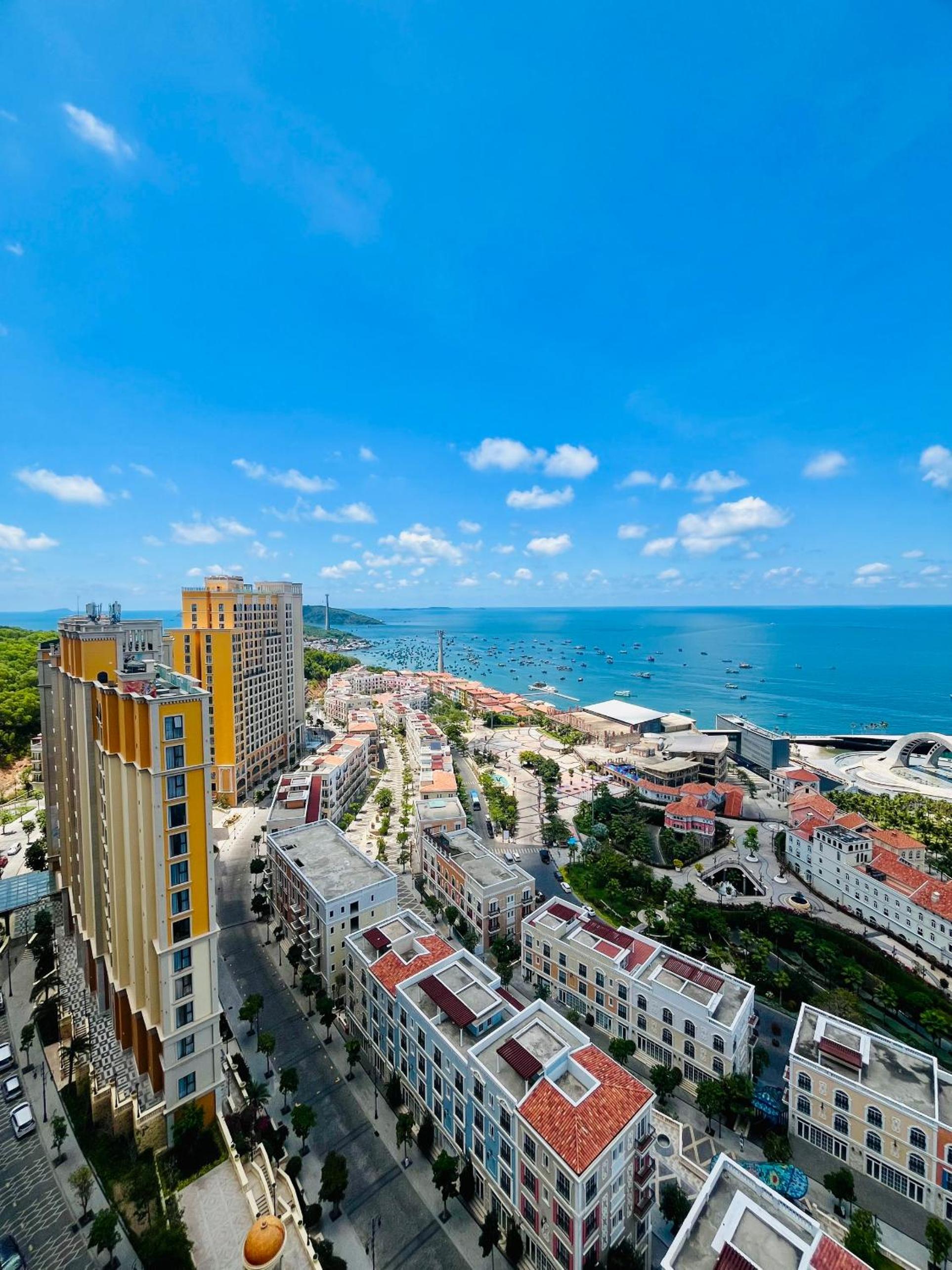 Eirlys Home Sea view Apartment Phu Quoc view 4