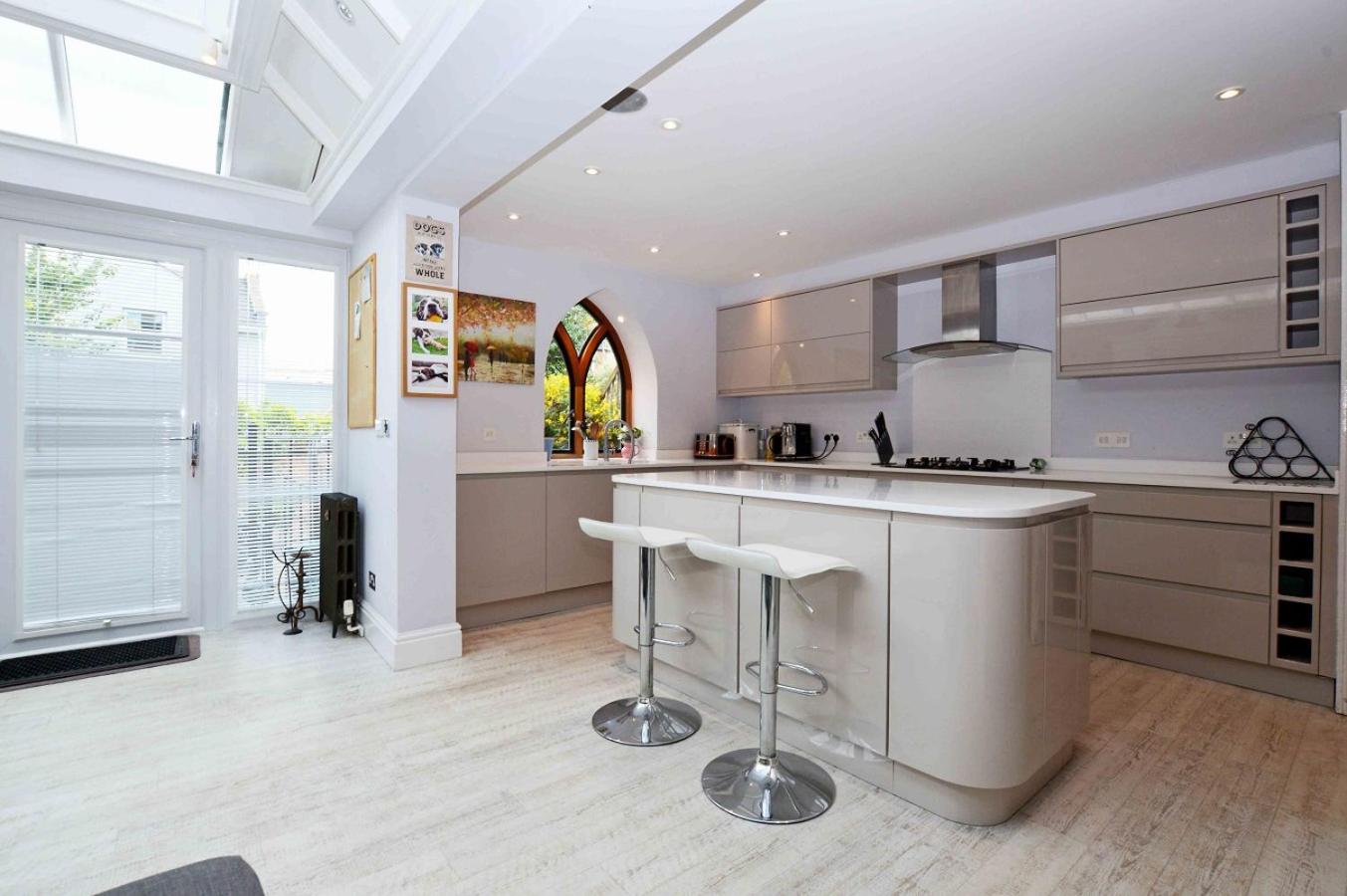 orwell villa elegant period 5 bed close to town sleeps 15 view 4