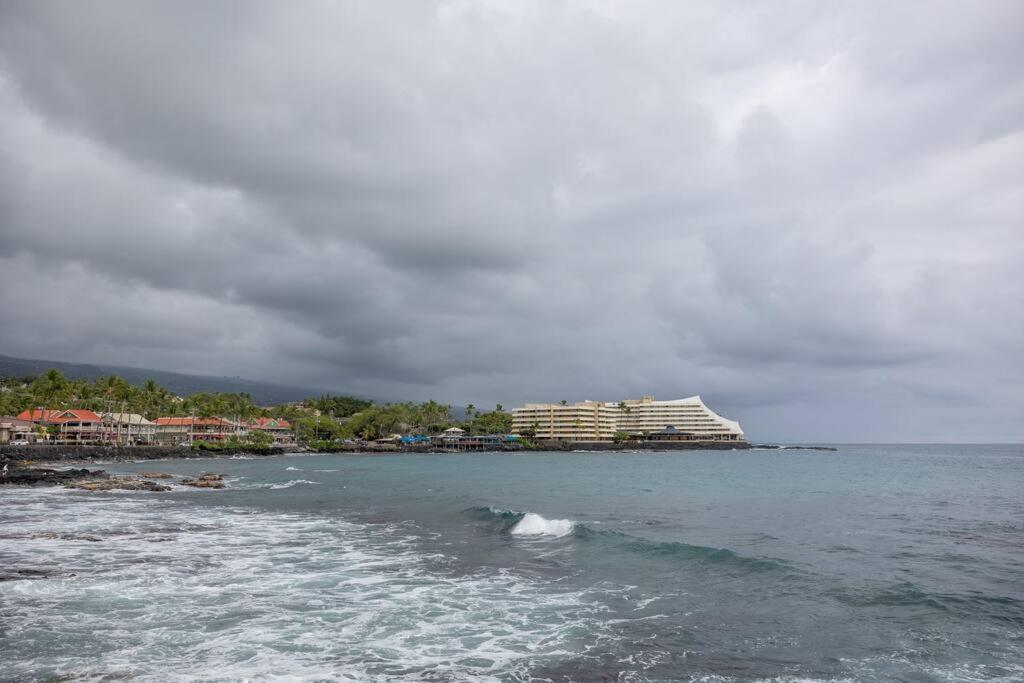 Unit A Kaiupoho - Island Elegance: Prime Spot view 4