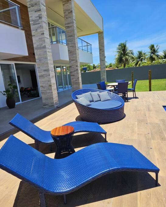 Piscina aquecida, 5 suítes e pé na areia com vista espetacular!!