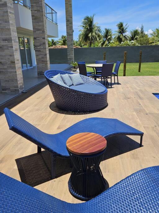Piscina aquecida, 5 suítes e pé na areia com vista espetacular!!
