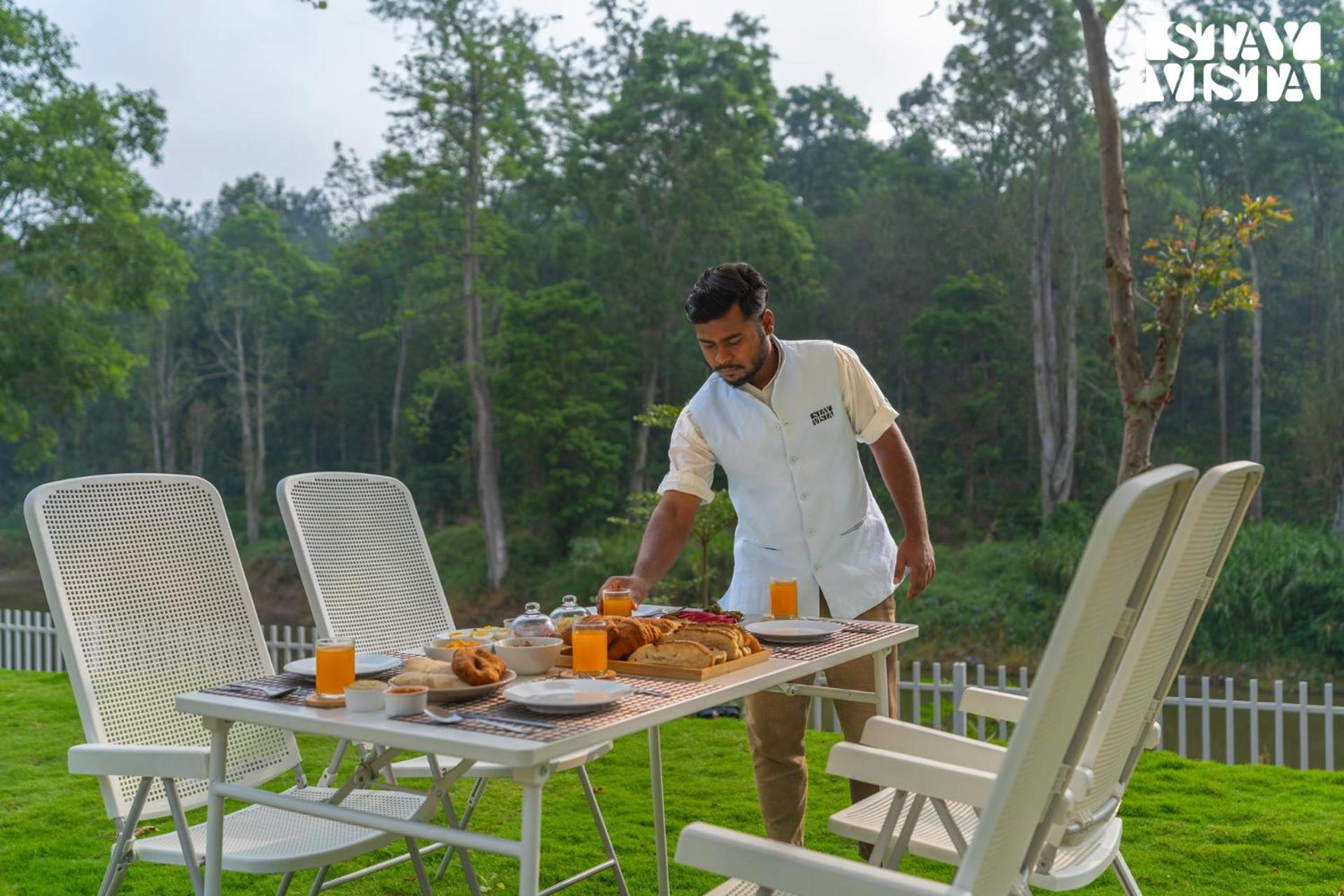 Stayvista at Mudra Manor 4BR - Coffee Estate Comp Breakfast Big Heated Pool view 4