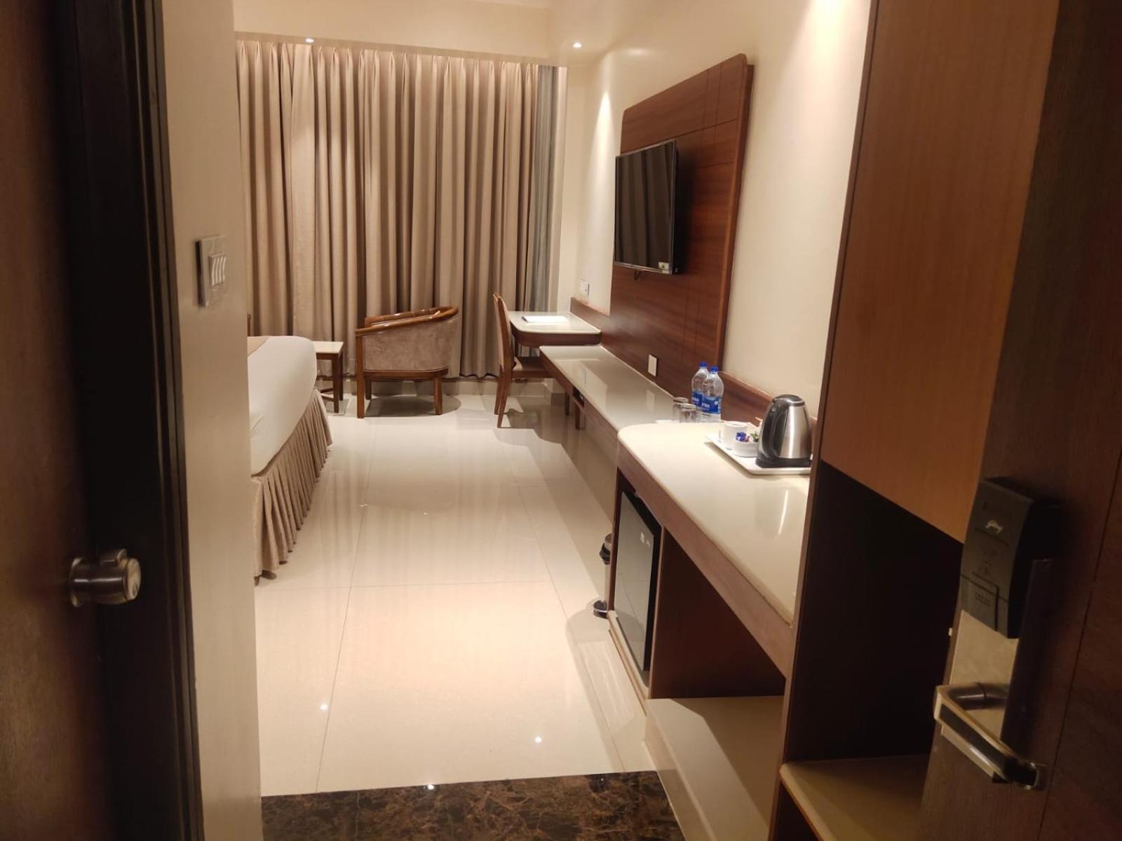 Hotel the Plaza — photo 24