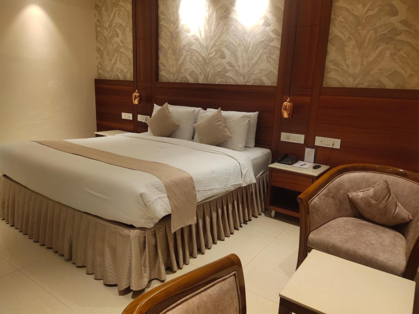Hotel the Plaza — photo 18