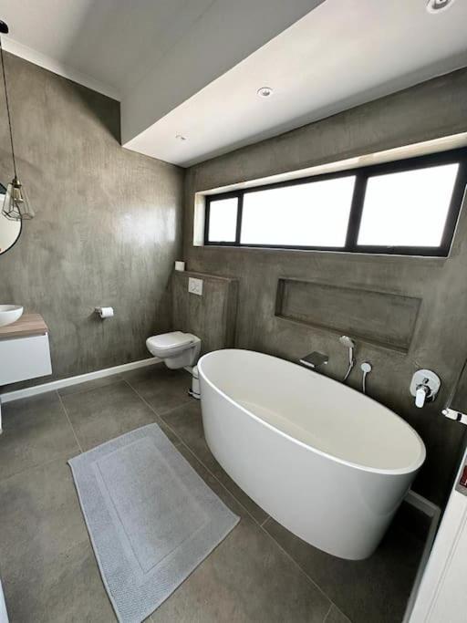 The Elegant Beach House view 4