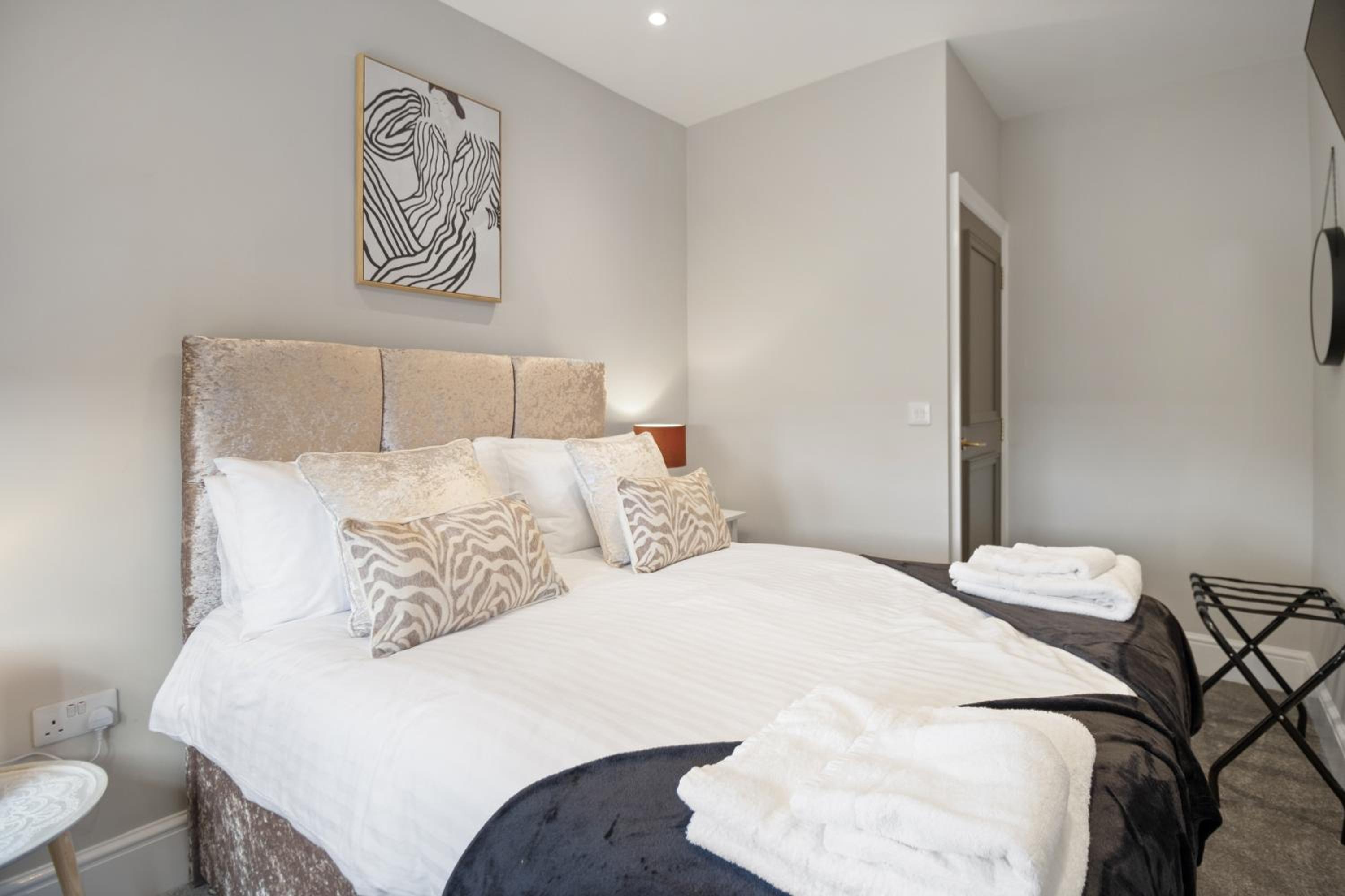 WhiskAwayStays - Victoria House - Apartment 6 view 5