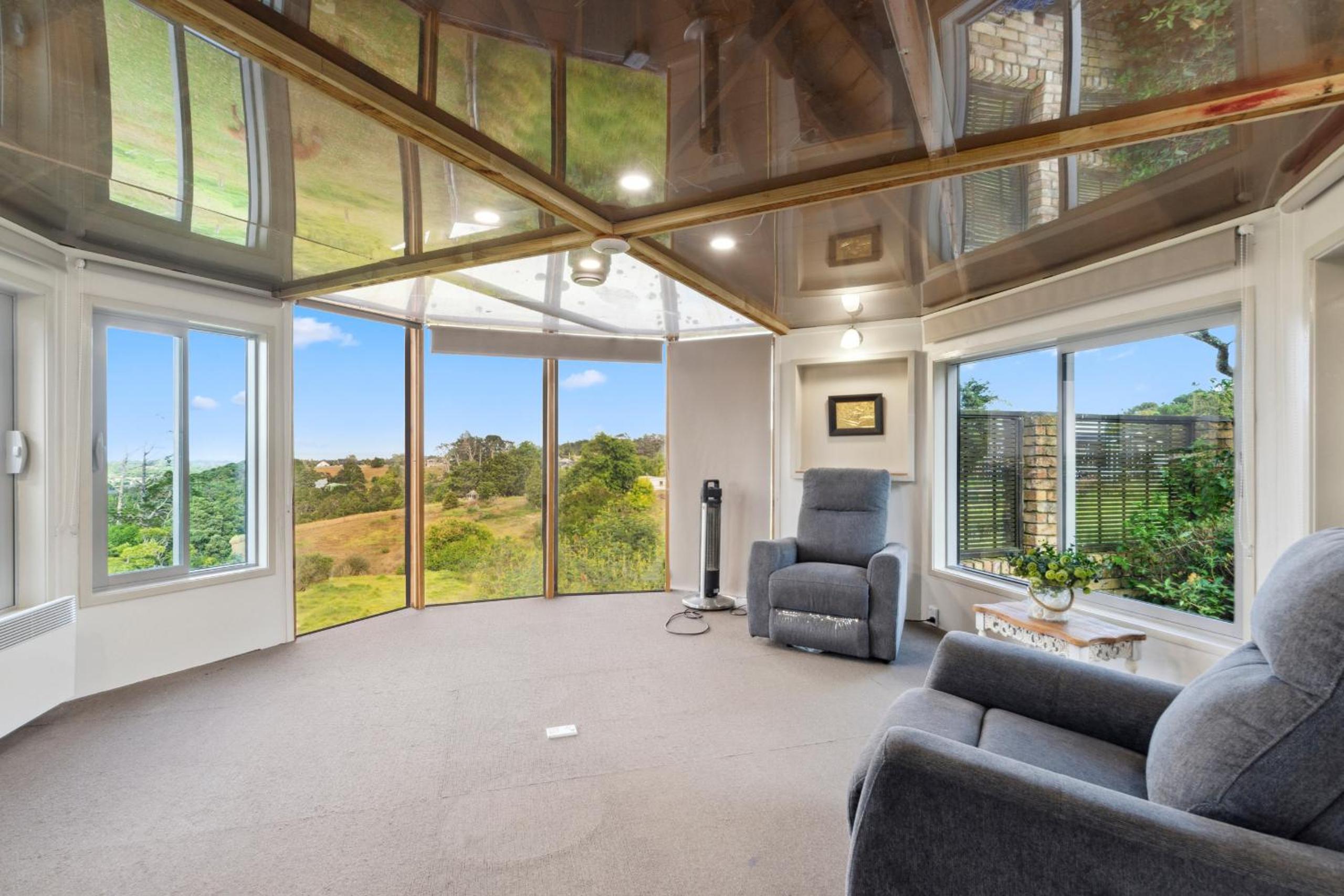 Relax at Redoubt - Auckland Holiday Home view 2