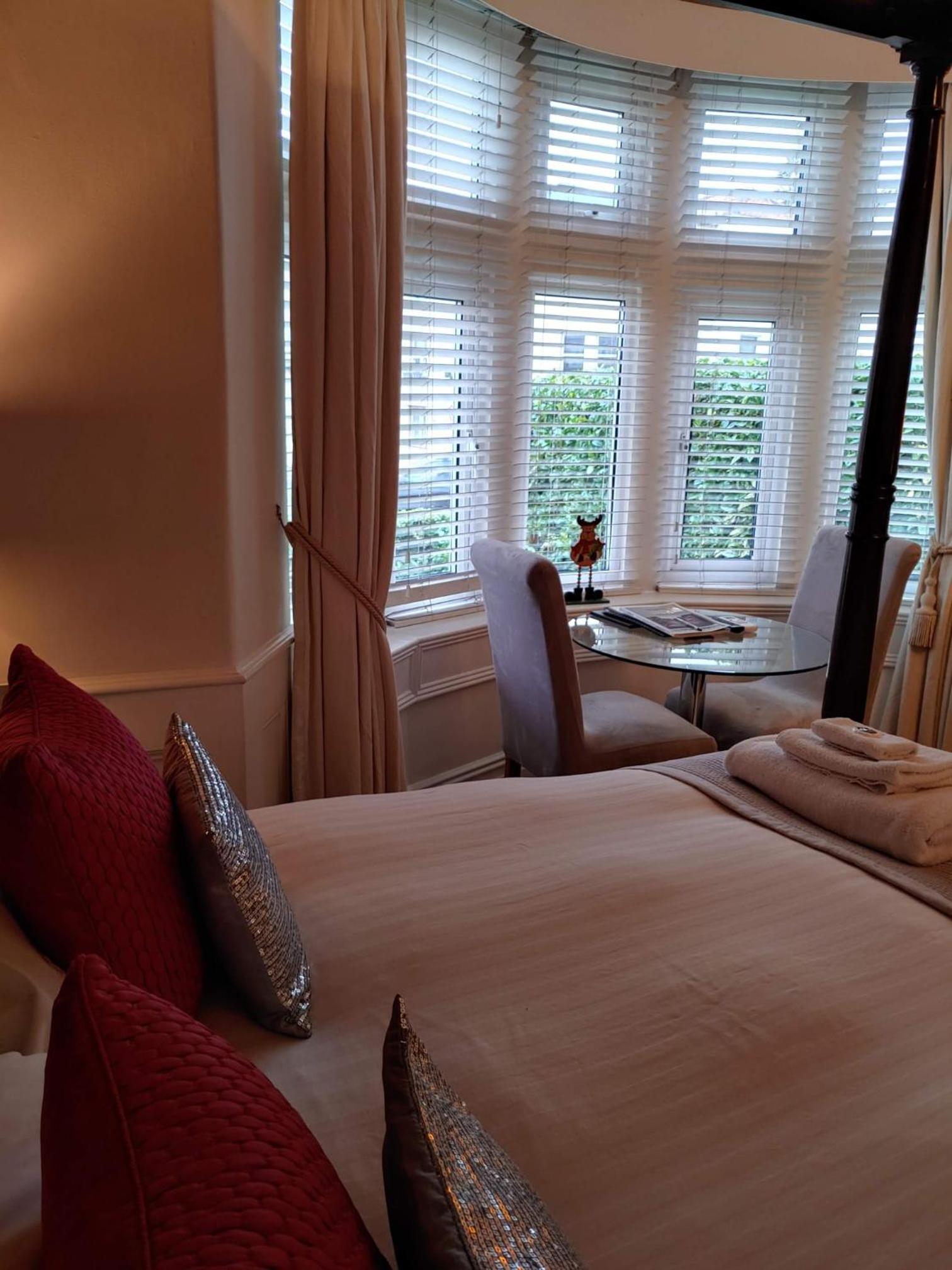 The Bath House Boutique B&B - IN-ROOM Breakfast - FREE parking