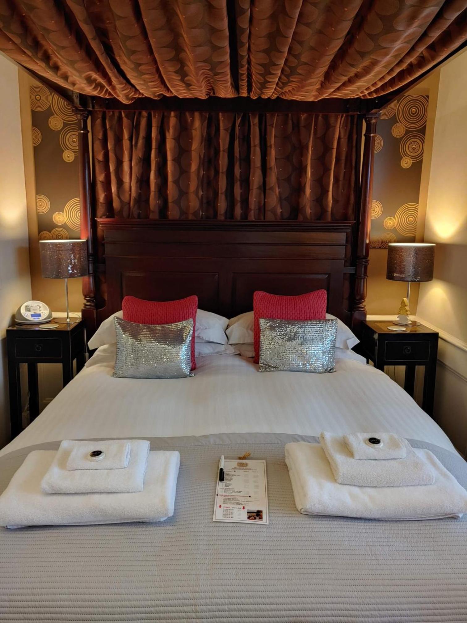 The Bath House Boutique B&B - IN-ROOM Breakfast - FREE parking