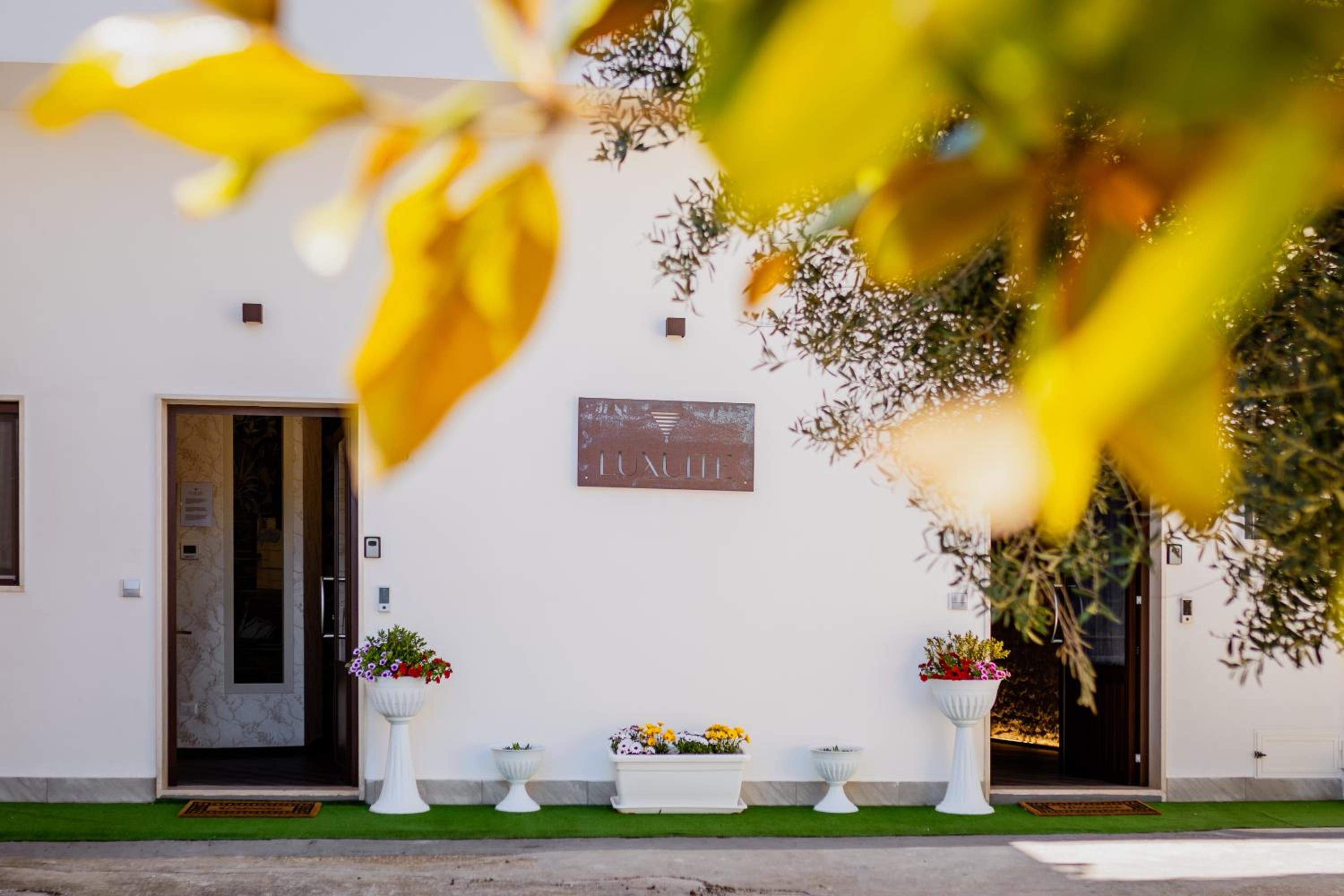 Hotel LUXUITE SPA con PISCINA e JACUZZI - Image 1