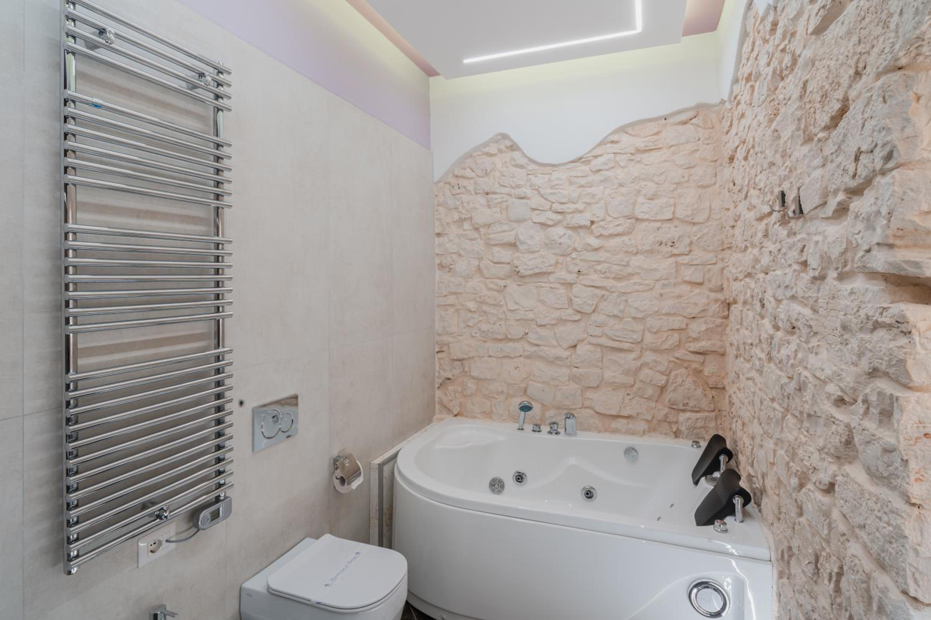 LUXUITE Villa con Piscina e sauna o villa con jacuzzi e doccia emozionale view 2