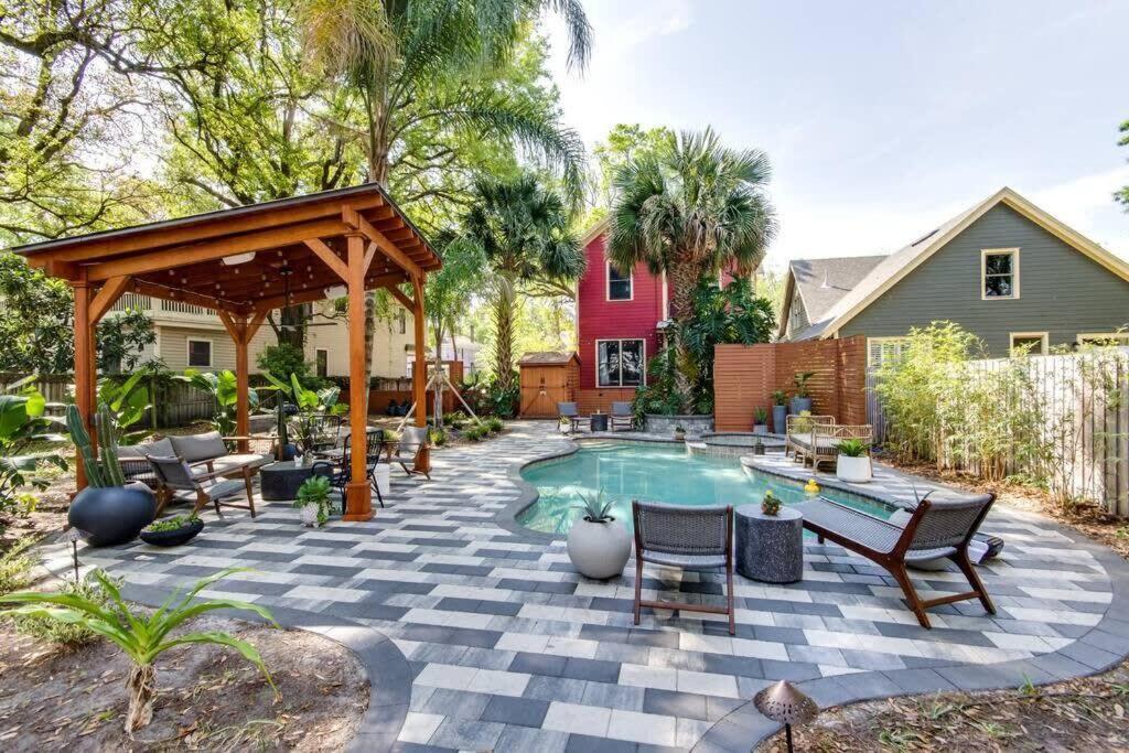 Studio loft w pool spa & gardens near downtown view 4