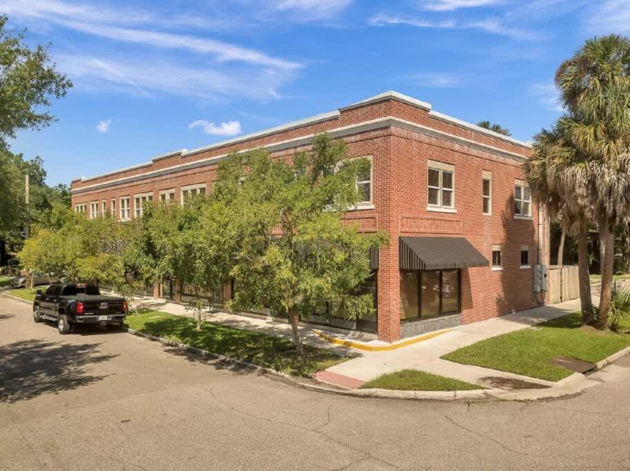 Modern, Insta-Worthy 2B Townhome in Walkable Springfield! view 4