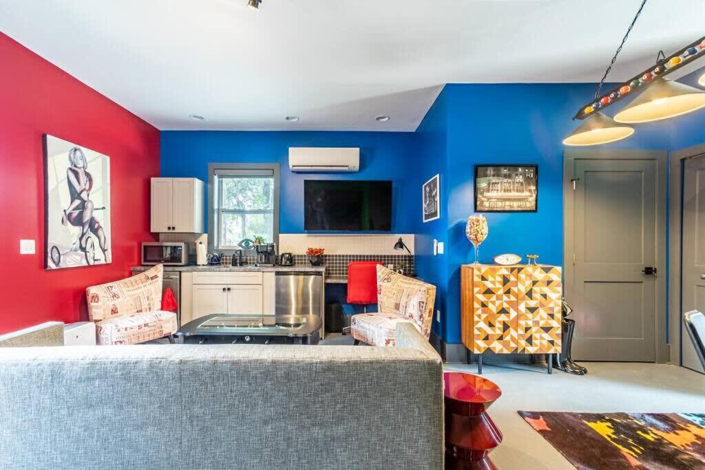Unique studio w pool spa & gardens near downtown