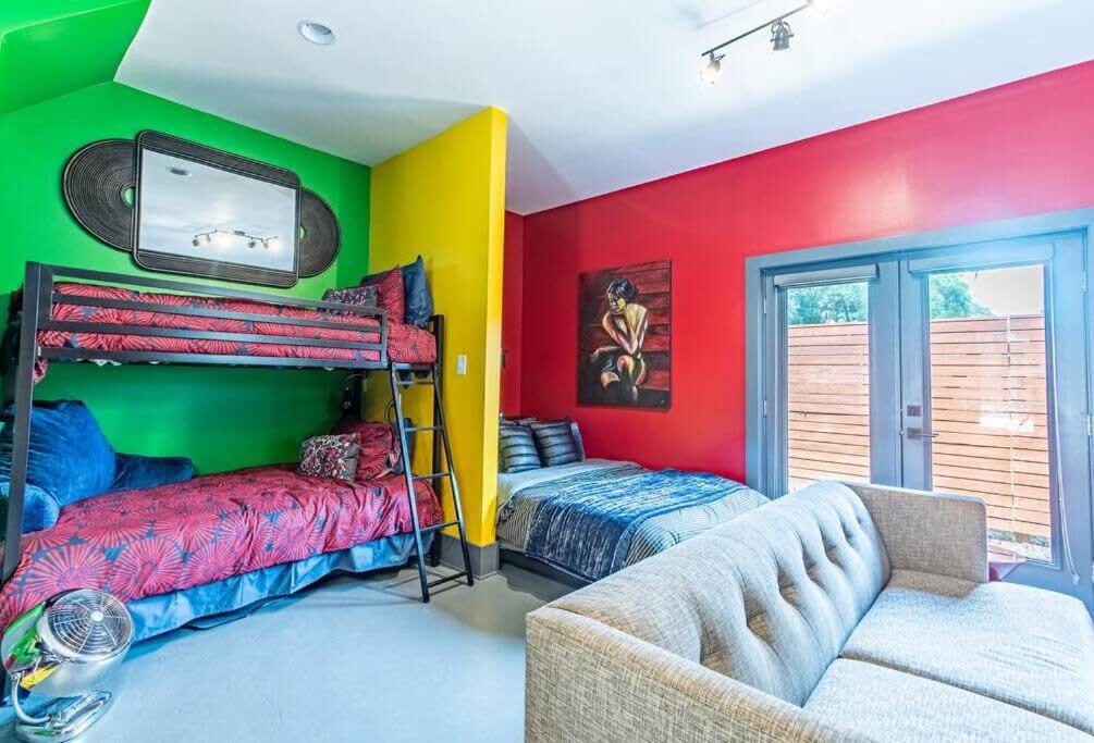 Unique studio w pool spa & gardens near downtown