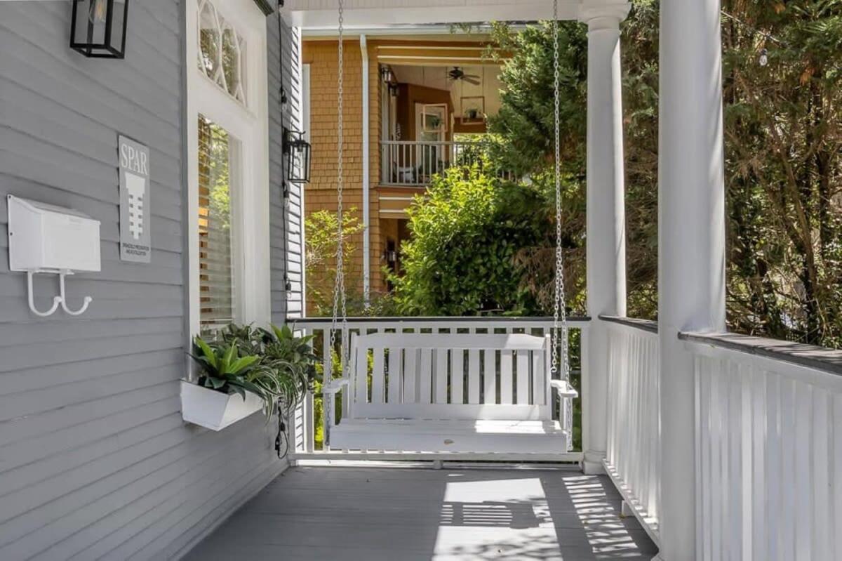 Elegant 2 BR apt in the heart of historic SPR - 5 min drive to TIAA Bank Field view 4