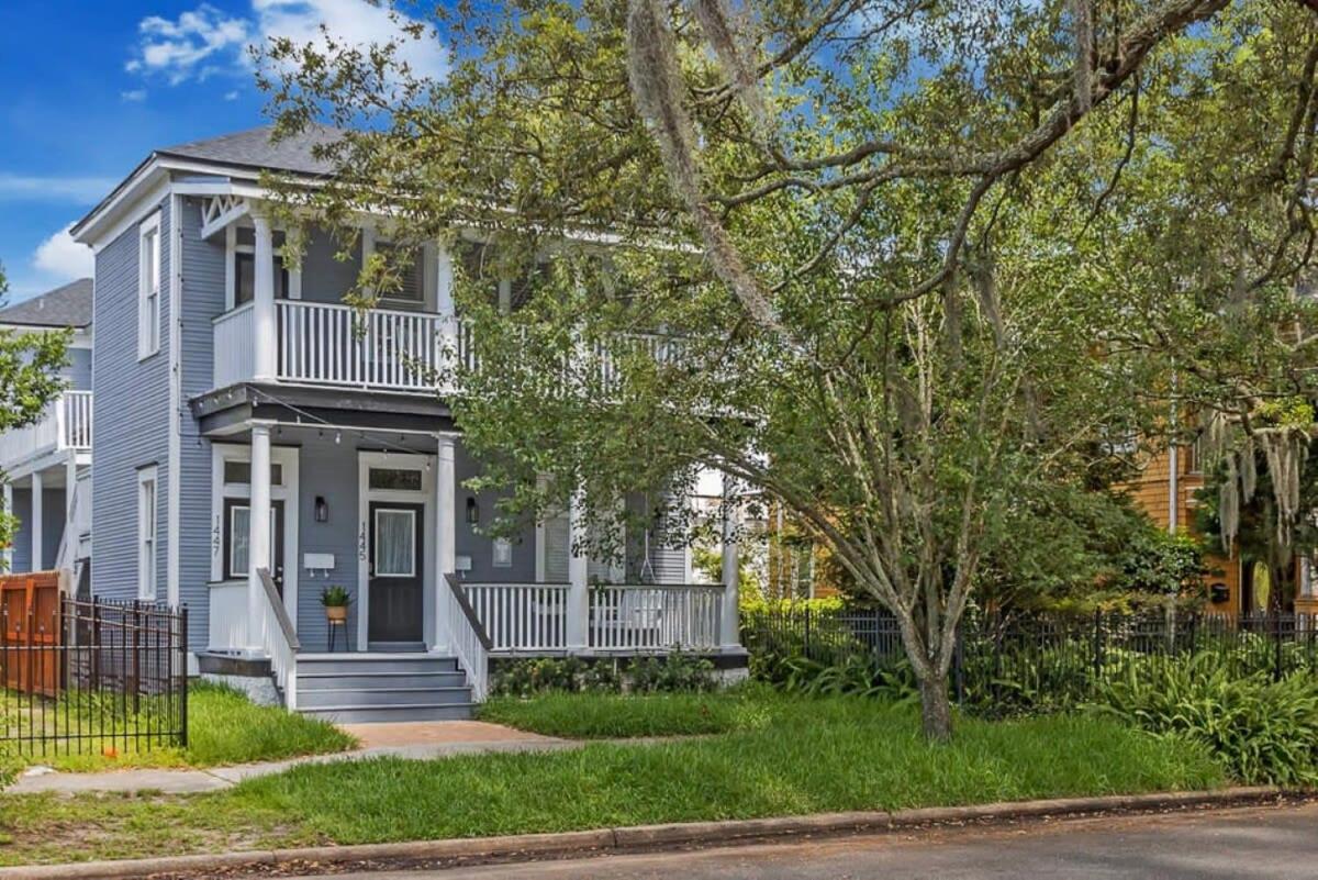 Elegant 2 BR apt in the heart of historic SPR - 5 min drive to TIAA Bank Field view 2