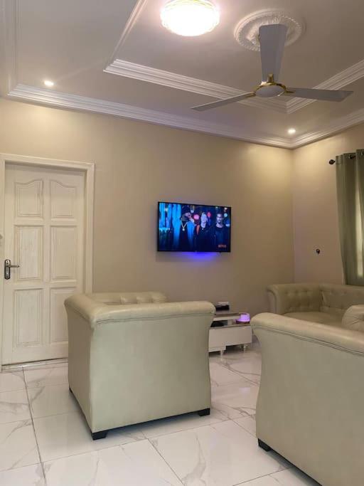 E&R Luxury Apartment view 4