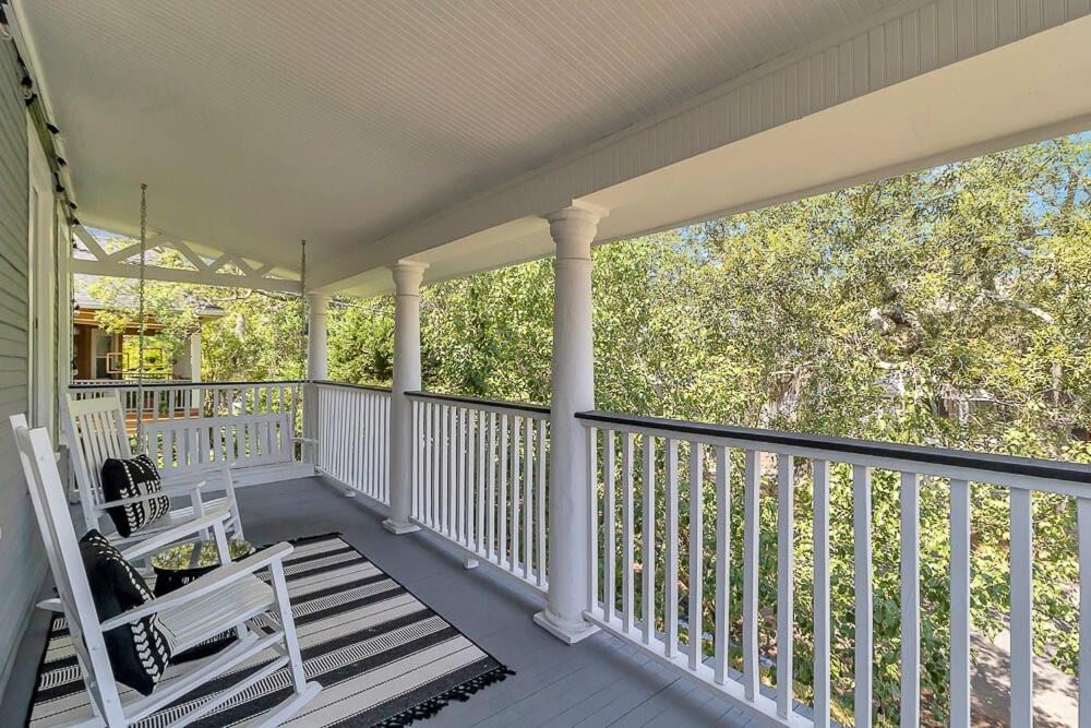 Stunning 2 Bedroom Apt in Historic Springfield view 3