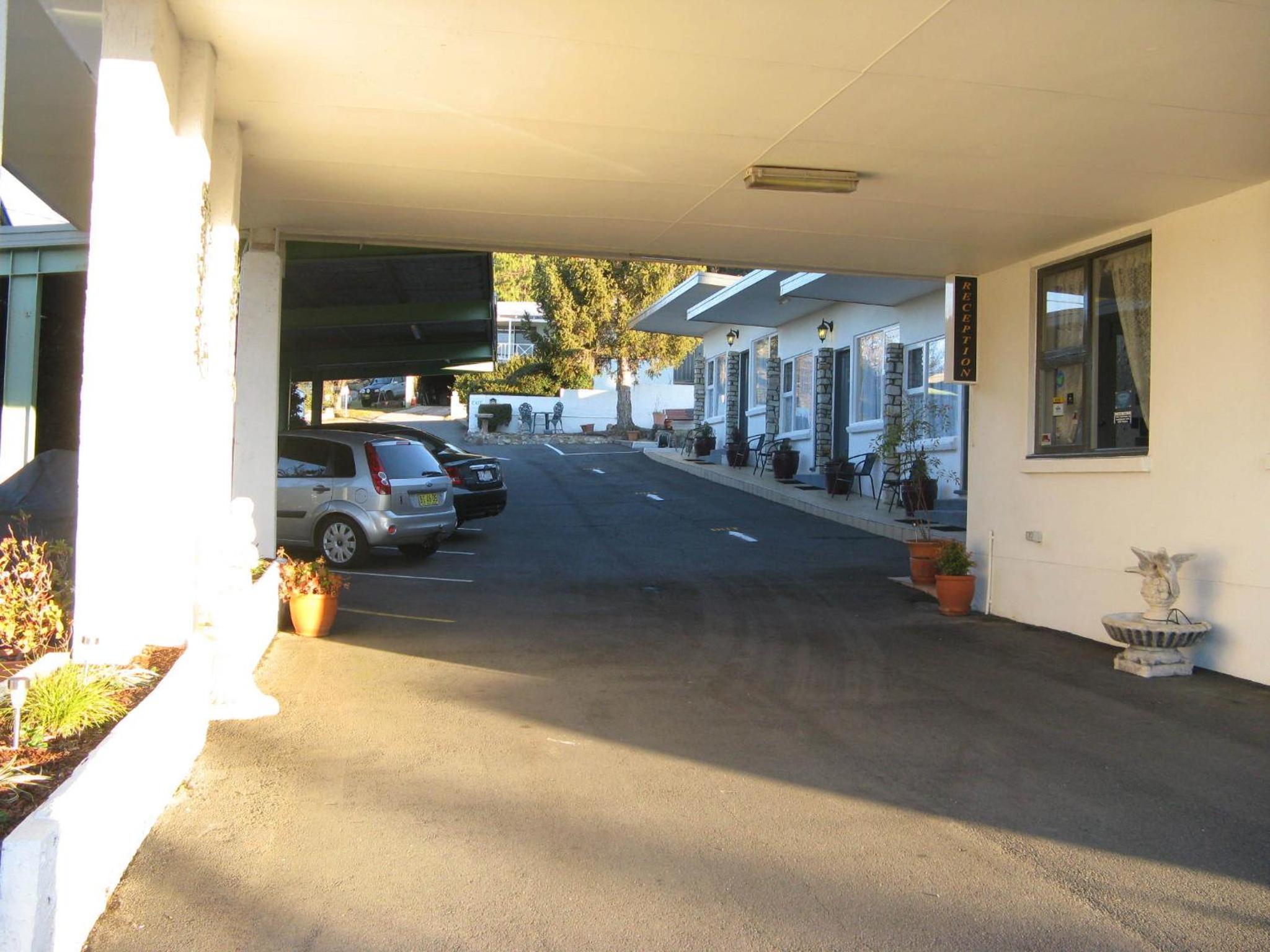 White Manor Motel