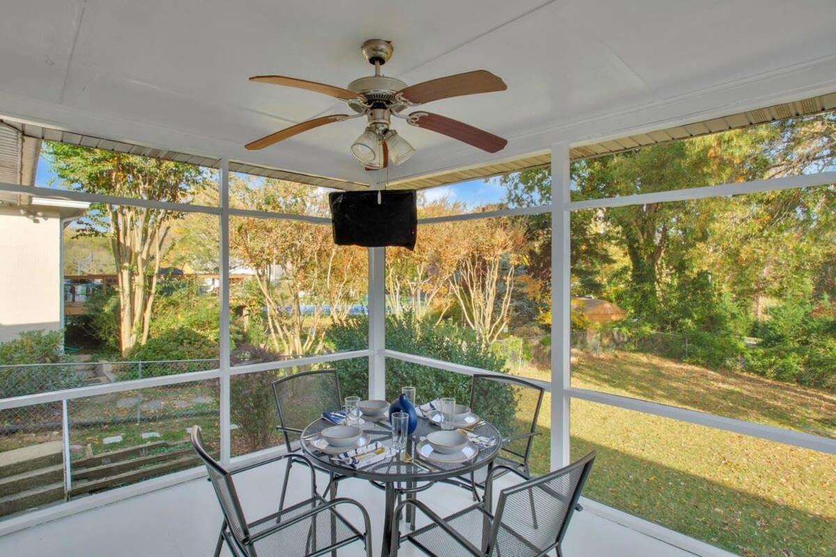 Hotel Stylish + fresh bungalow 2 blocks from N-MC Stadium - Image 1