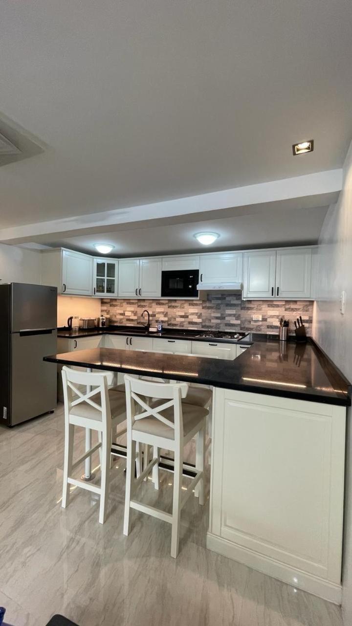 Saphir Townhouse 5 to 6 pax rooftop terrace, Cavite view 2