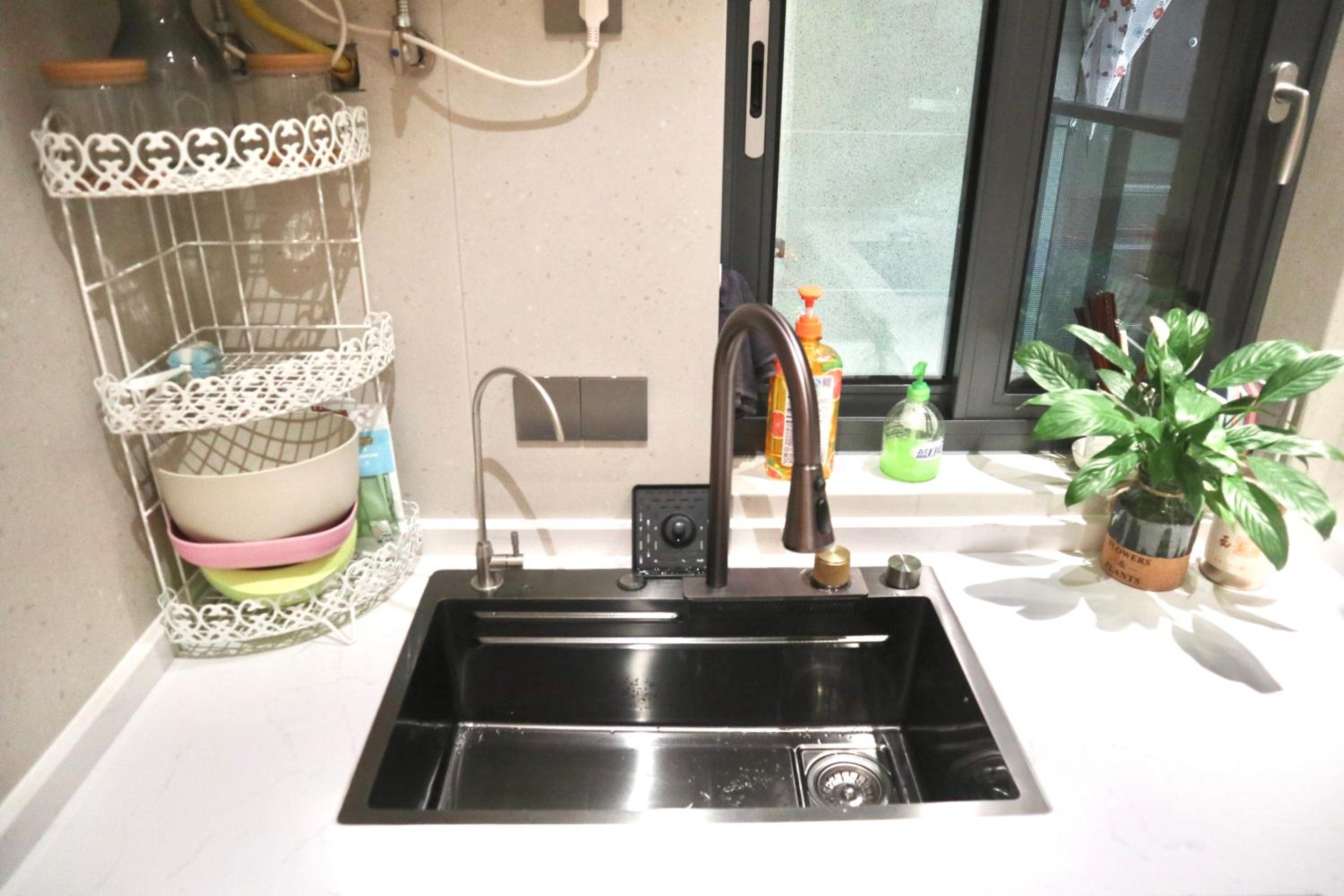 Stylish 3 RMs city APT, with laundry sets, Easy to go main locations