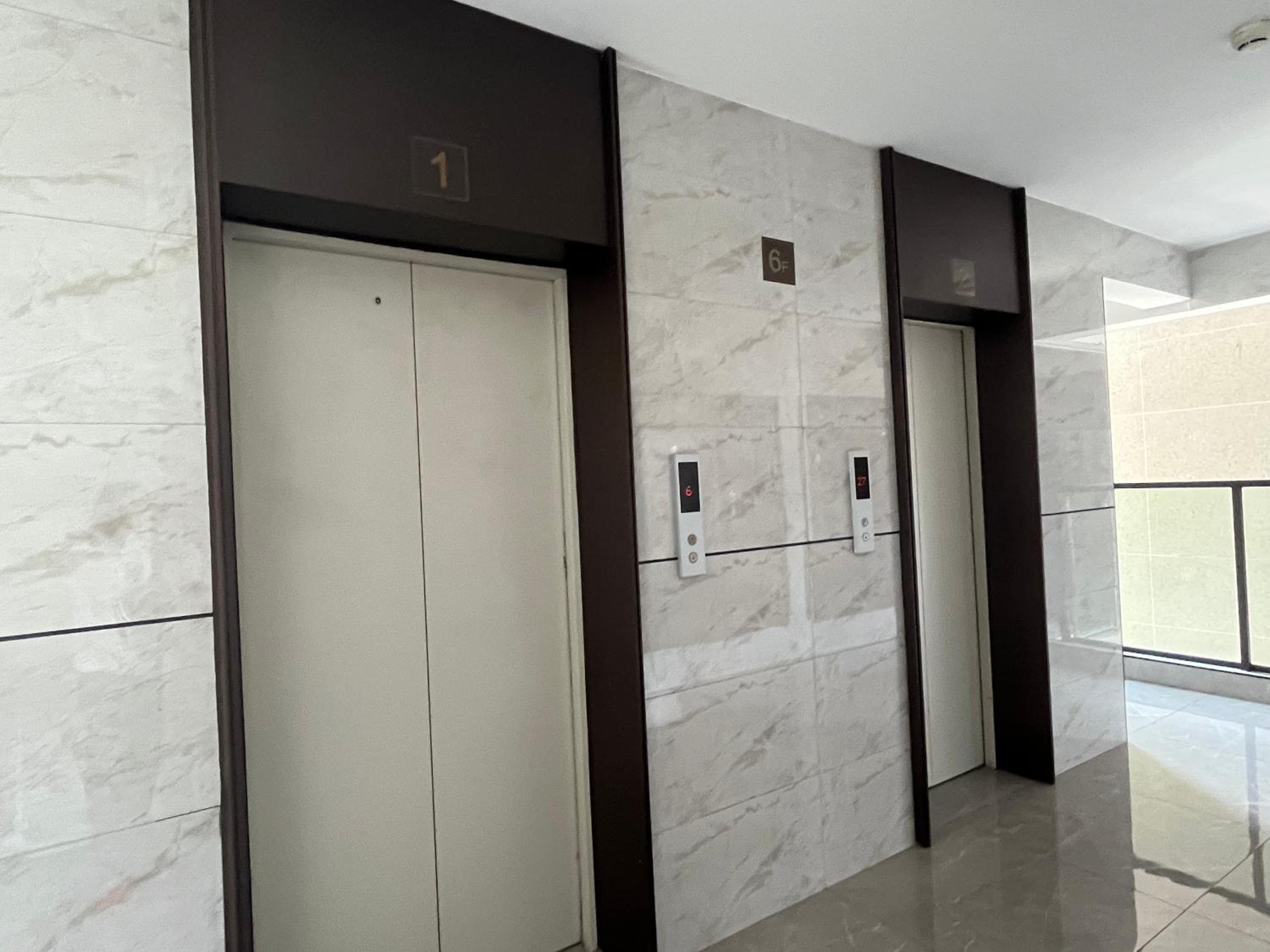 Stylish 3 RMs city APT, with laundry sets, Easy to go main locations