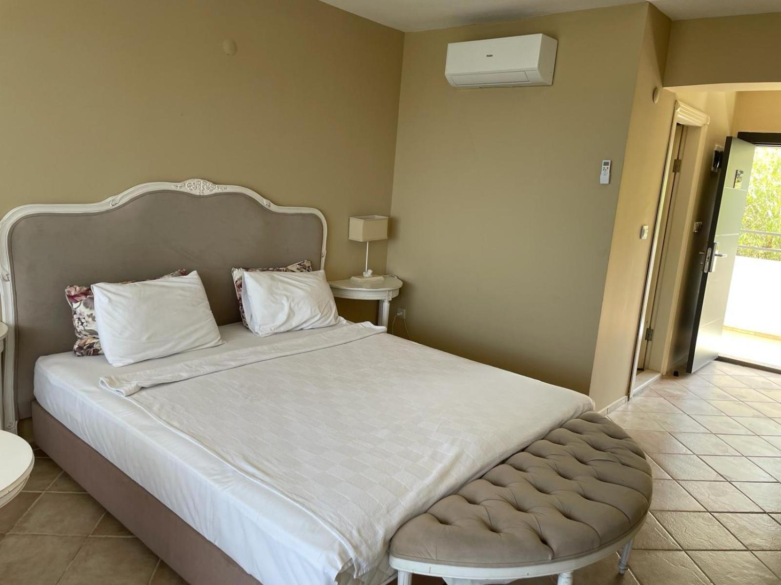 Hotel Carina-Entertainment Hotel - Image 40