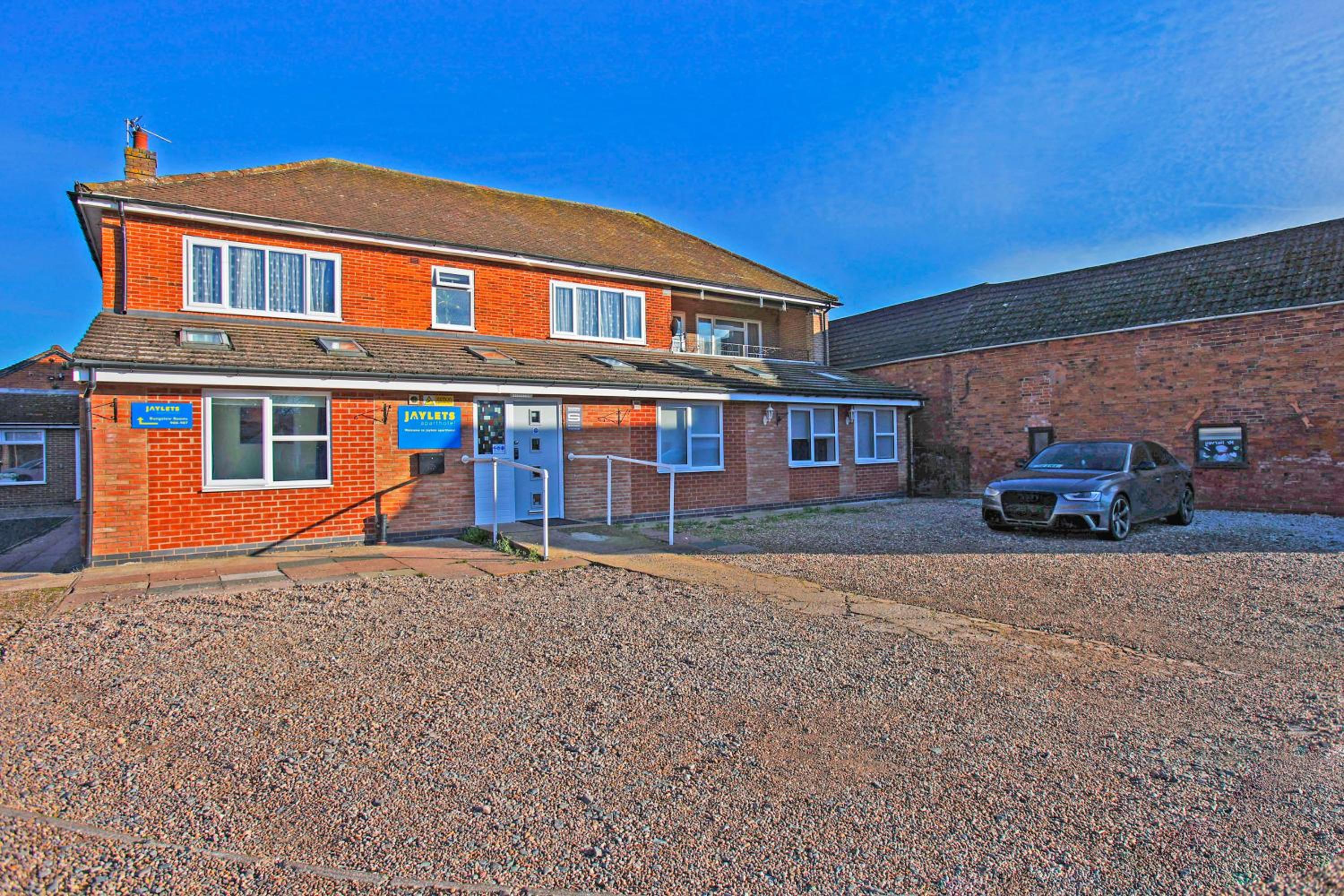 Hotel OYO Aparthotel Hathern - Image 1