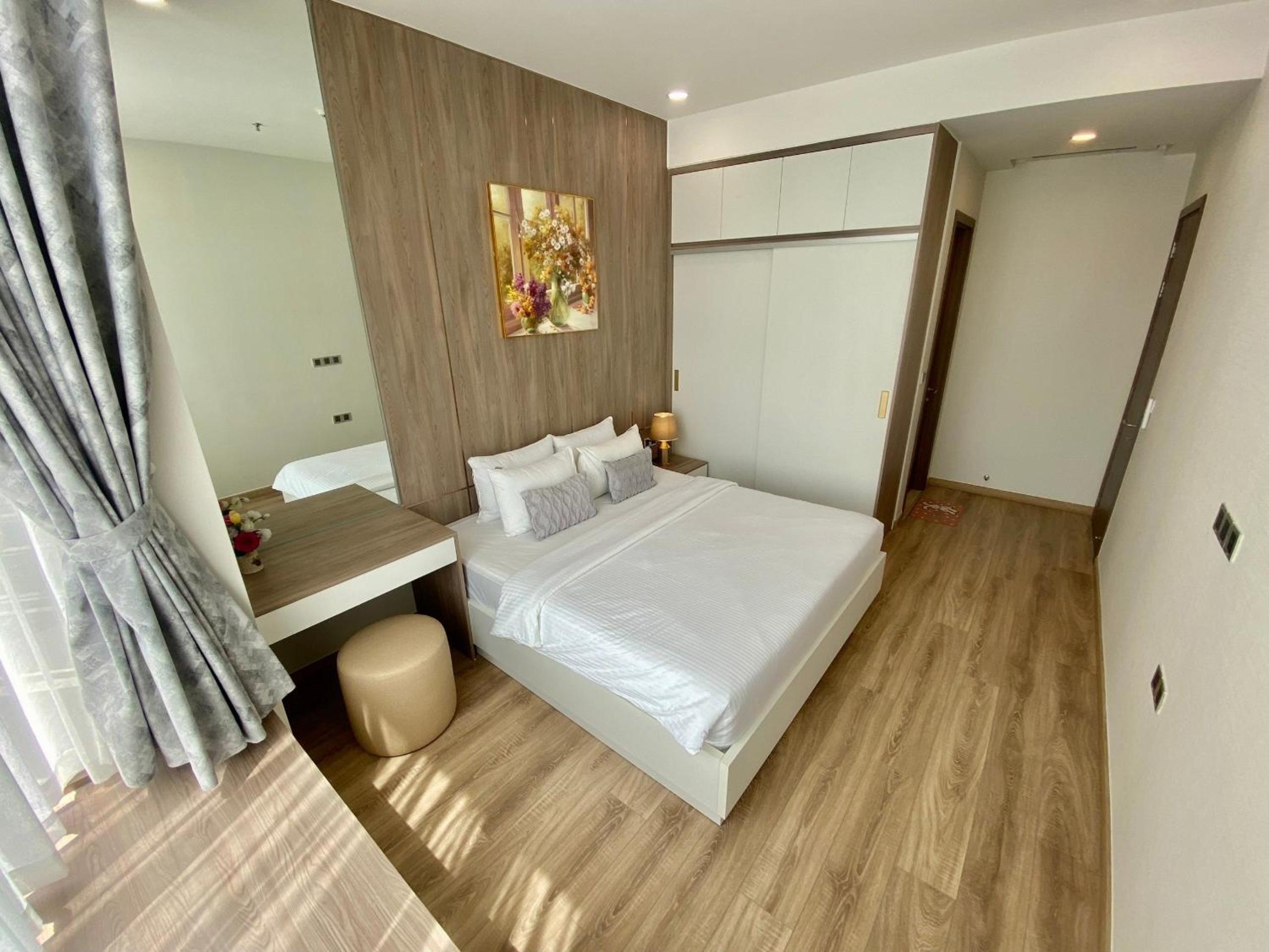 Midtown The Signature ,Apartment A1204 River View and balcony