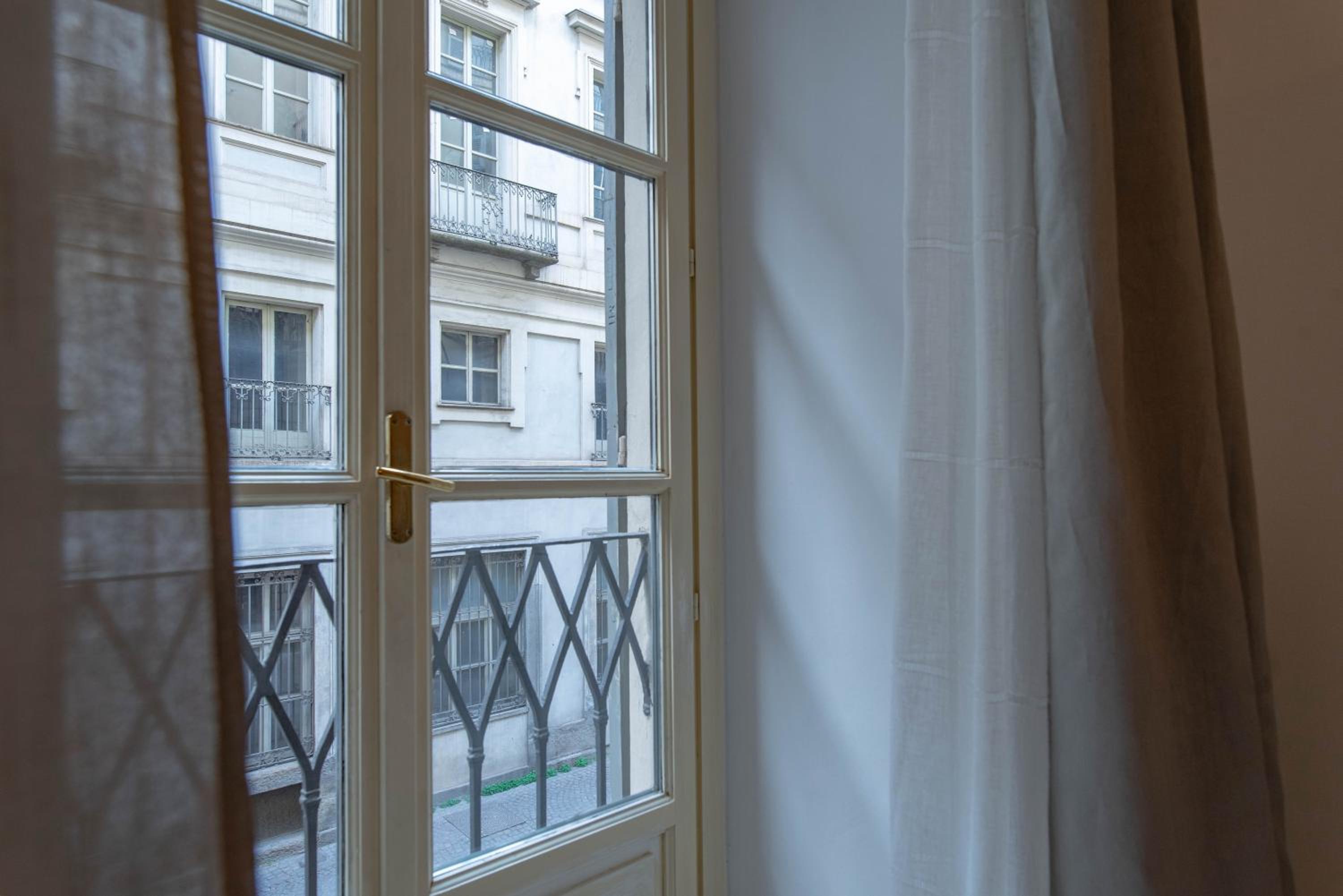 Corte d'Appello Rooms by Toh Solution view 2