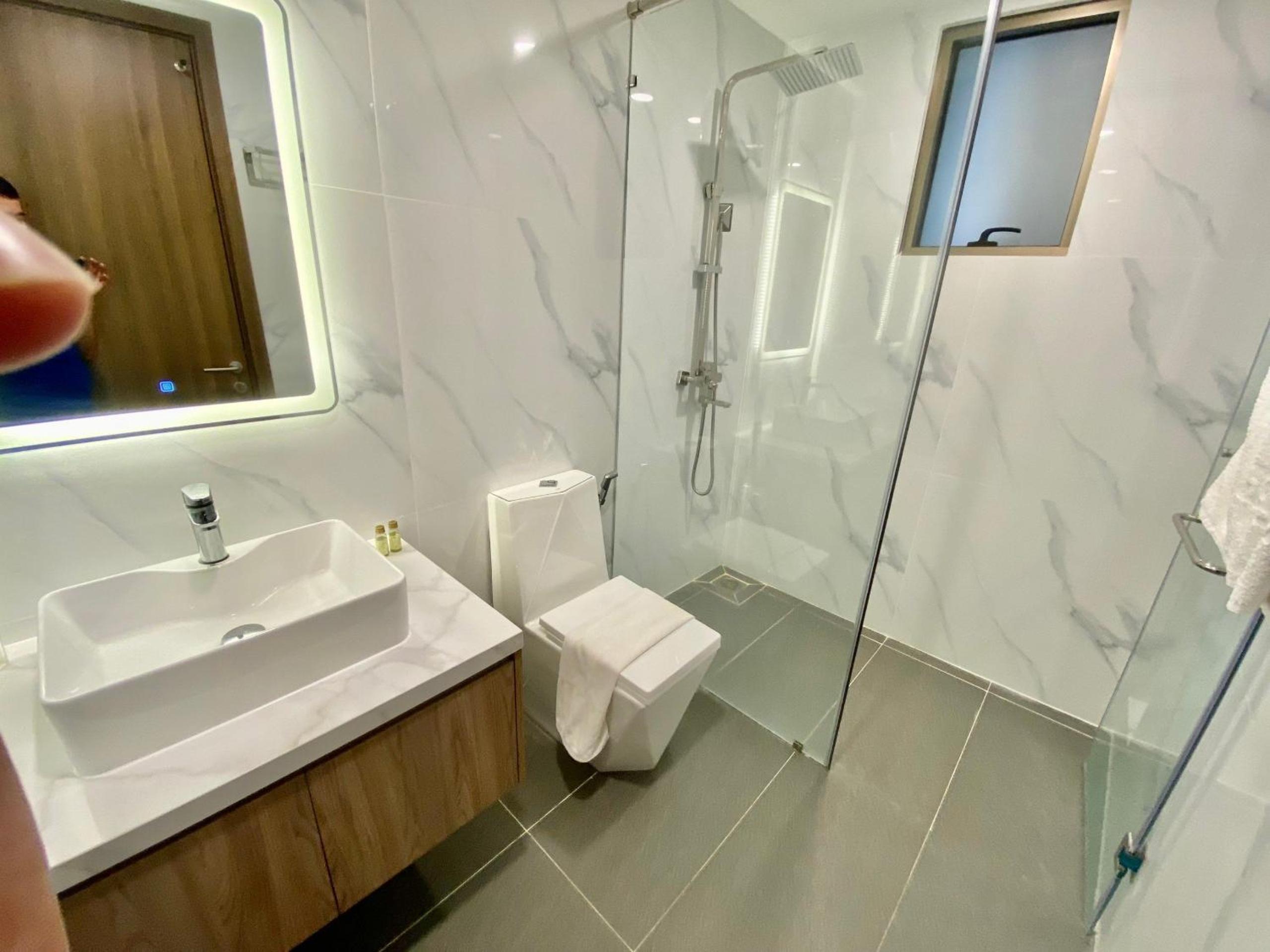 Midtown The Signature ,Apartment A1204 River View and balcony