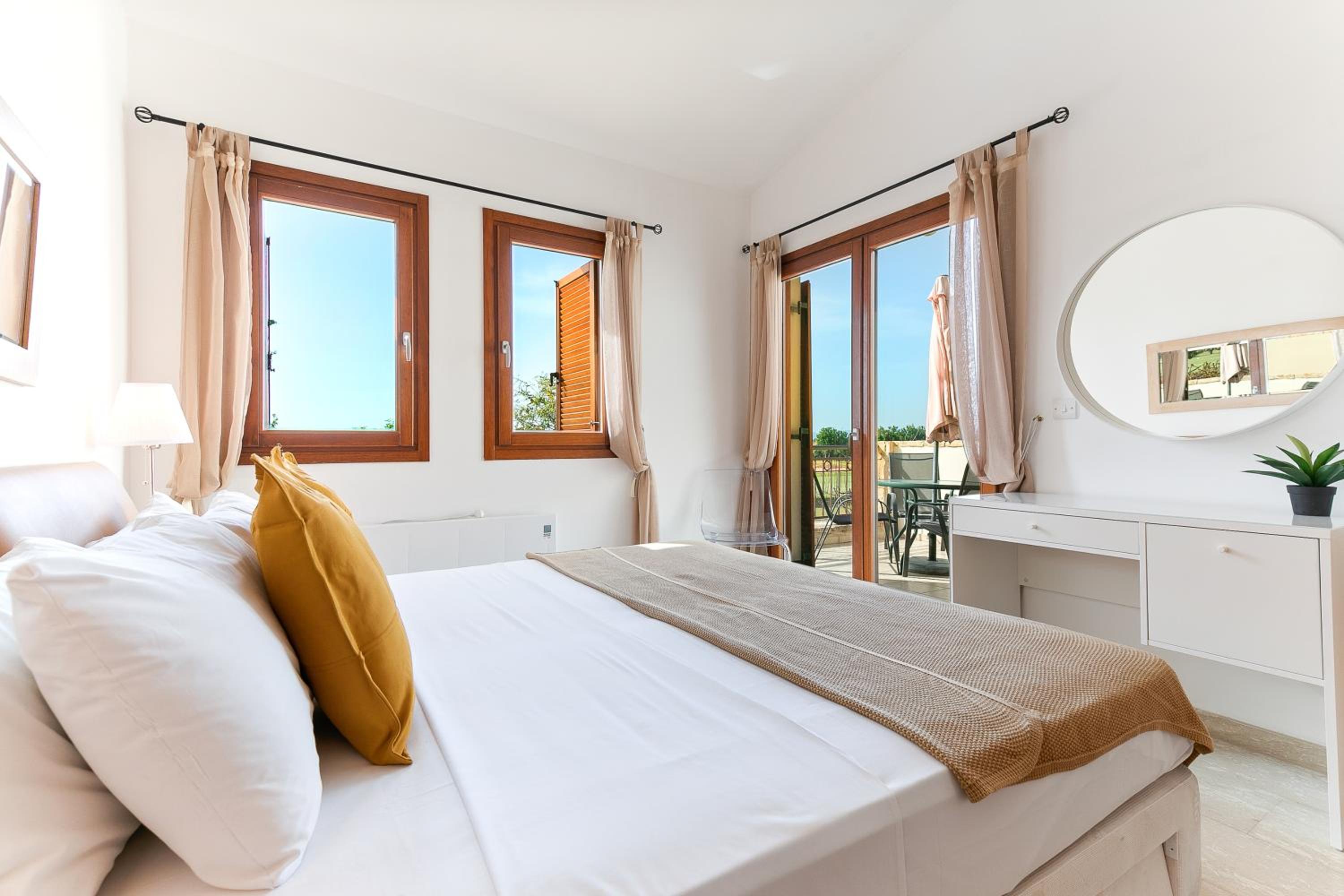 2 bedroom Villa Destu with private pool and golf views, Aphrodite Hills Resort