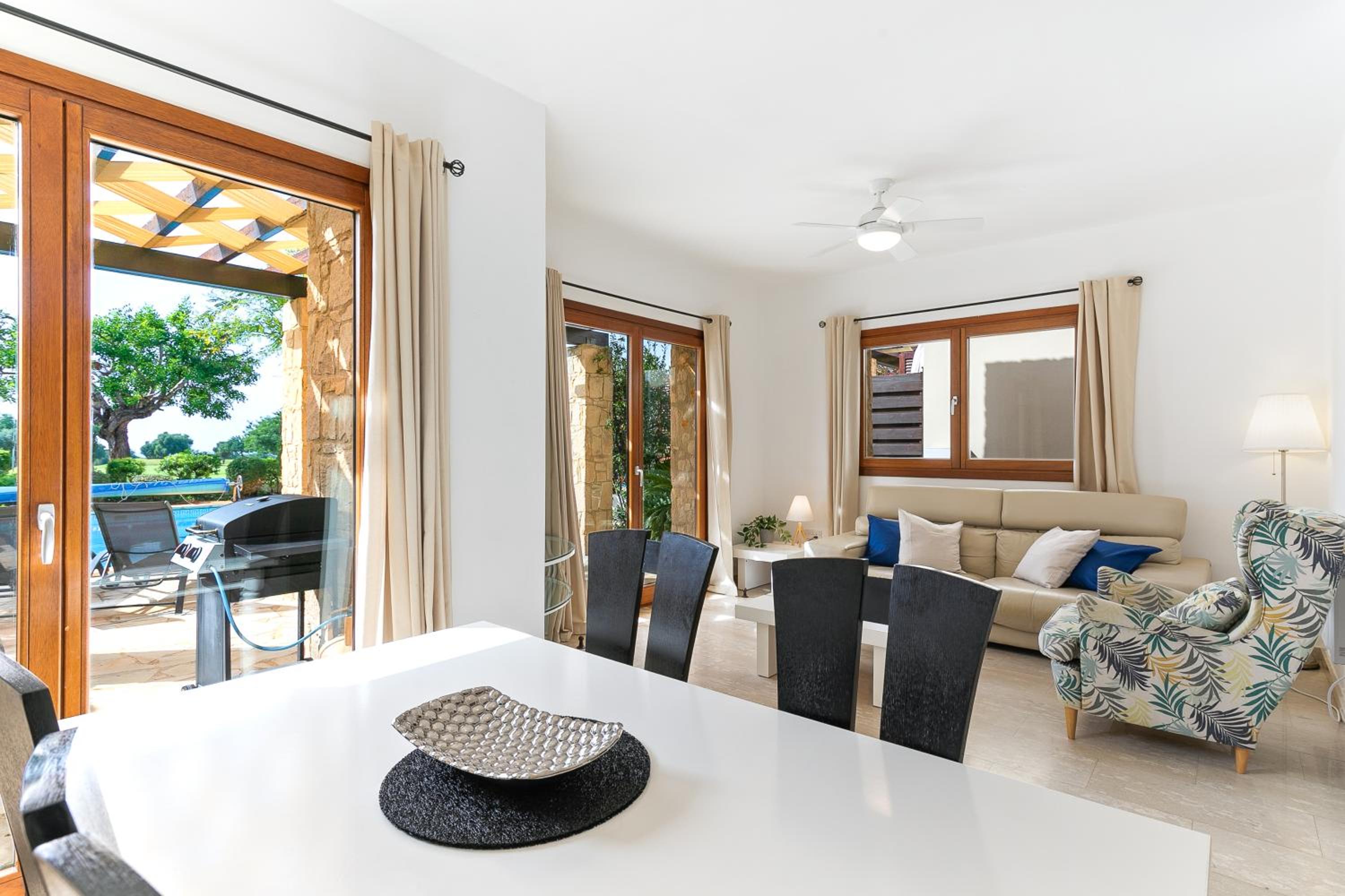 2 bedroom Villa Destu with private pool and golf views, Aphrodite Hills Resort