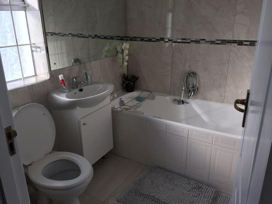 Happy home in Constantia view 3