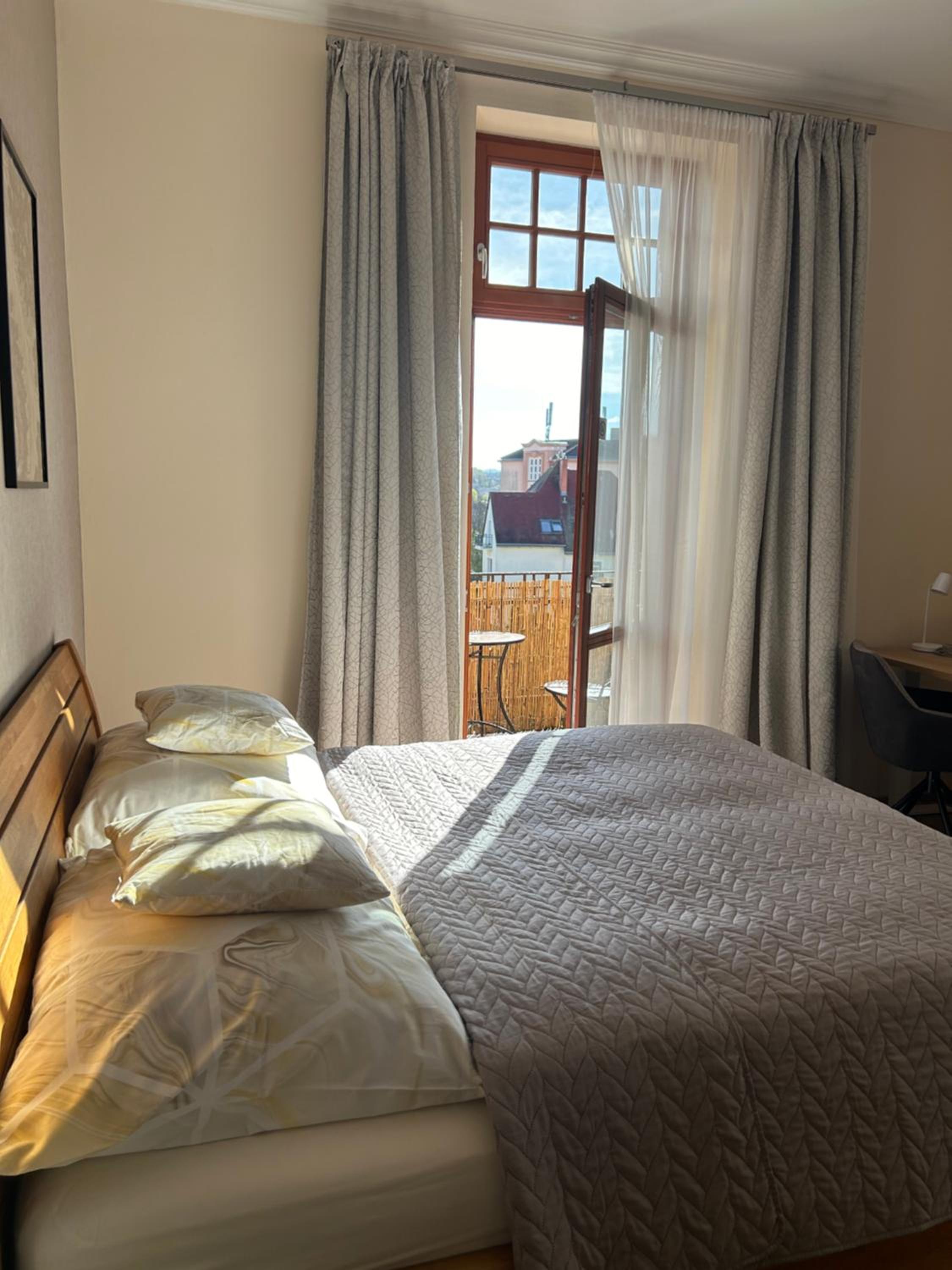 Executive 2-Bdrm central suite