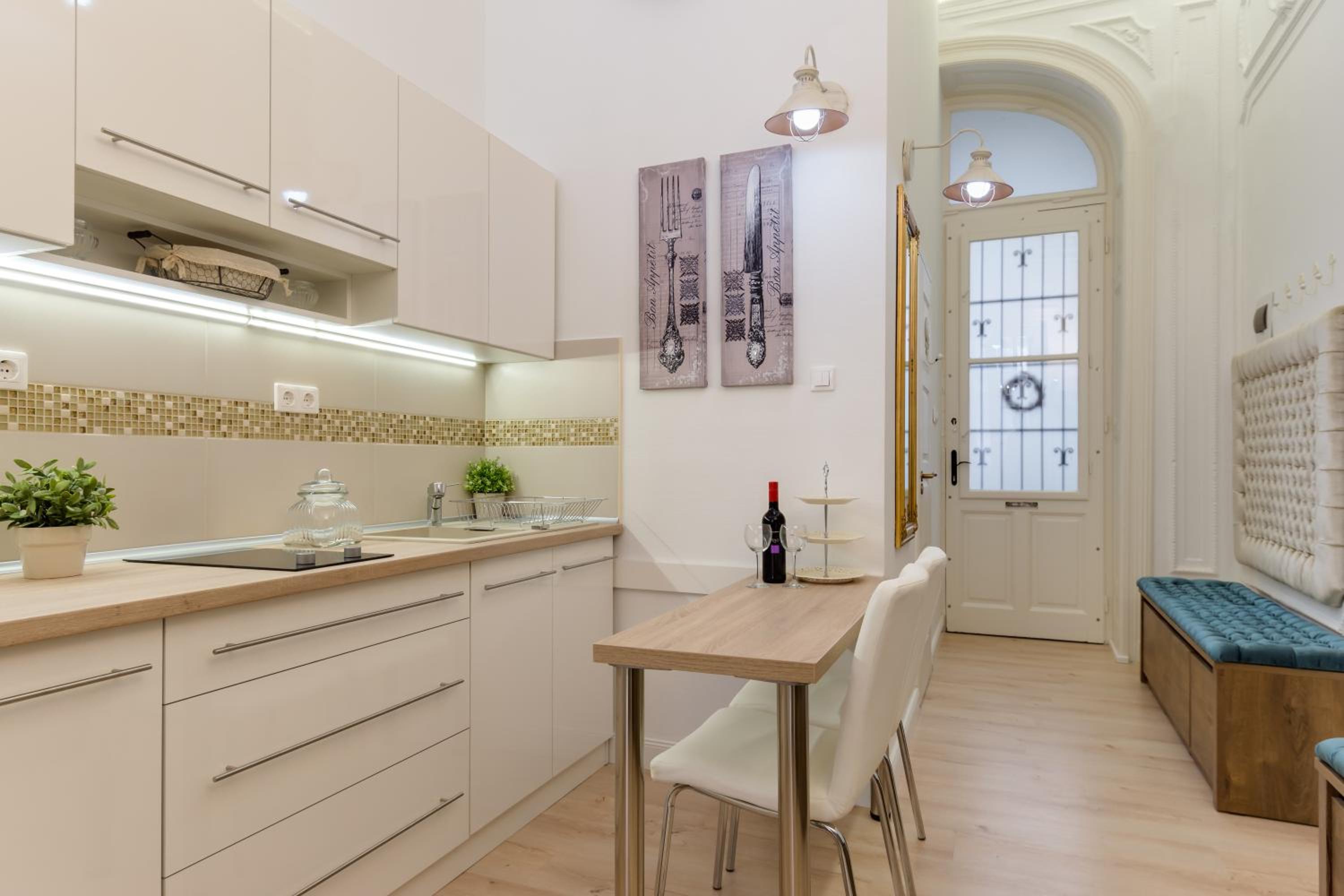 Bella DeLux Apartment view 4