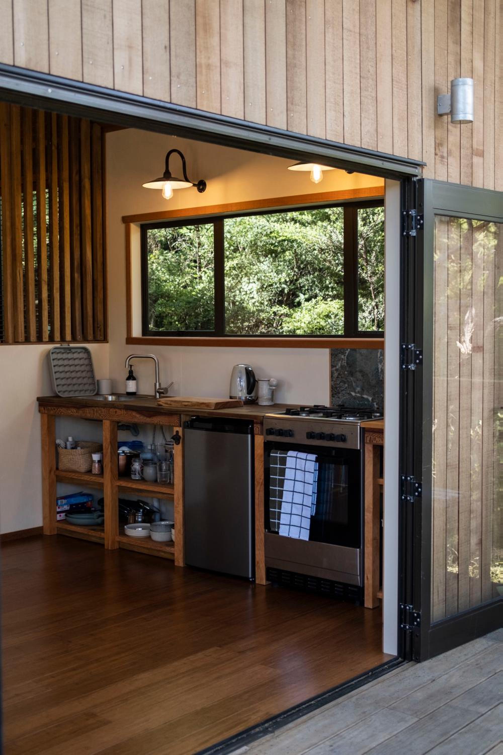 Modern, Cosy Hideaway - Rua Nuka Raglan view 2