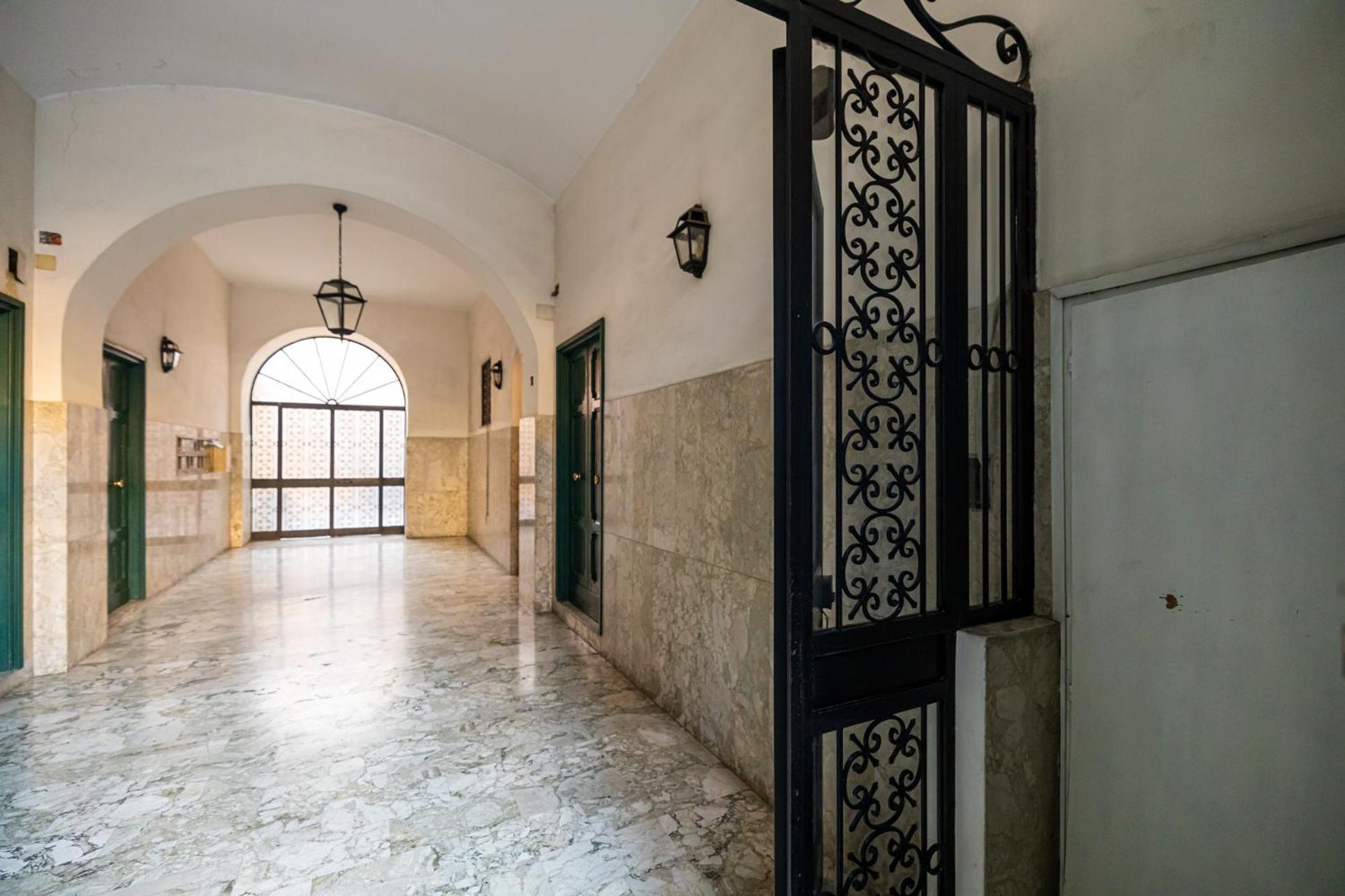 New Trastevere Home: big, elegant, comfy apartment