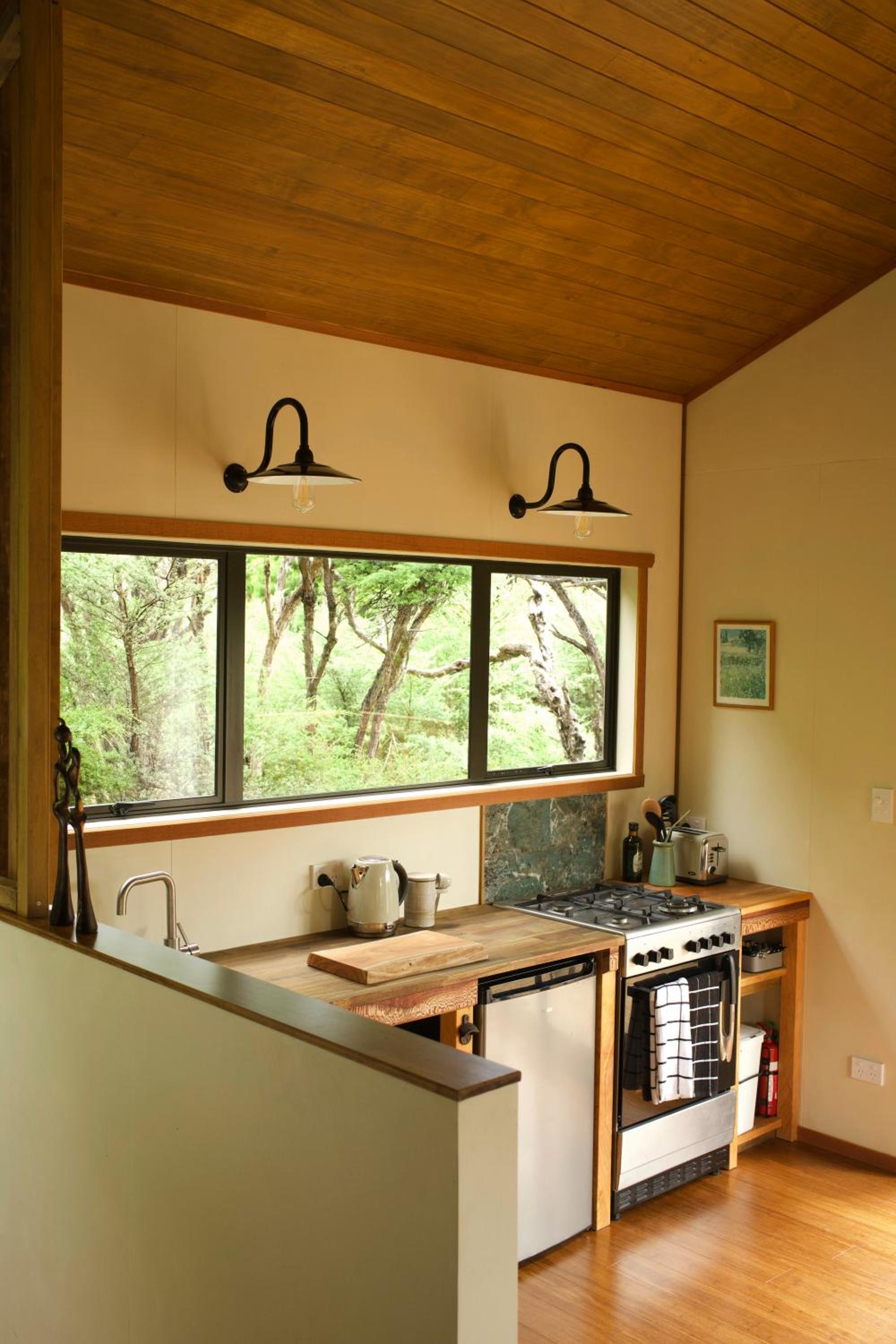 Modern, Cosy Hideaway - Rua Nuka Raglan view 5