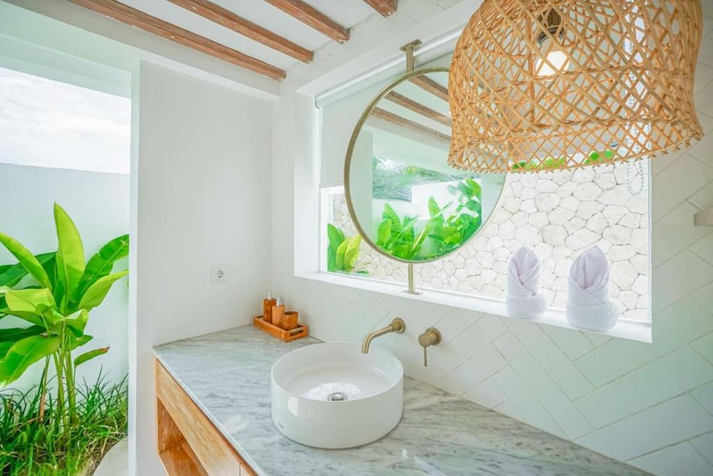 Tiny Villa Nyanyi - Architectural House 4 mins from Beach