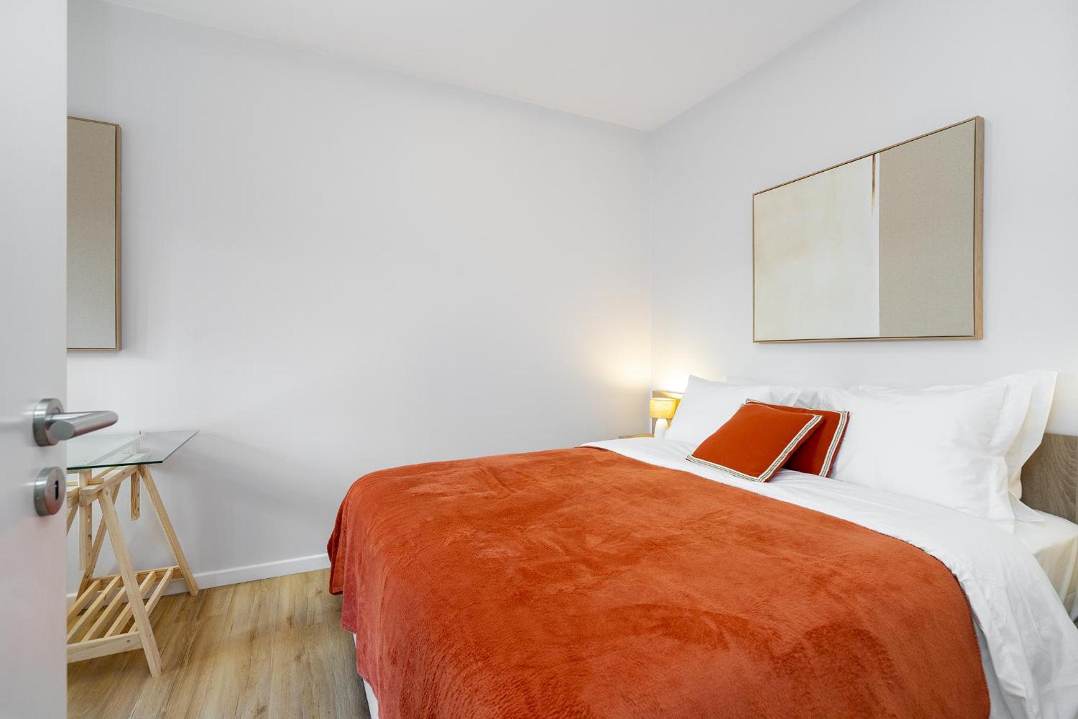 Cozy Apartment in Lisbon by Soulplaces view 3